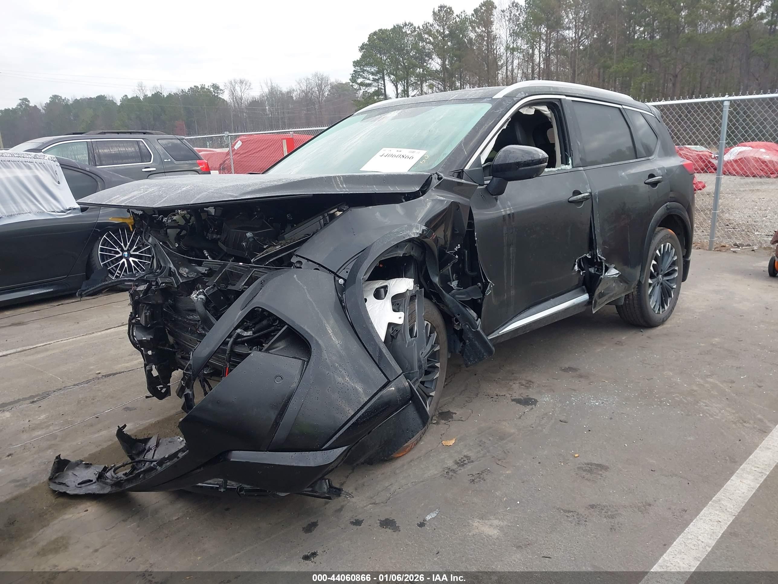 NISSAN ROGUE image 2