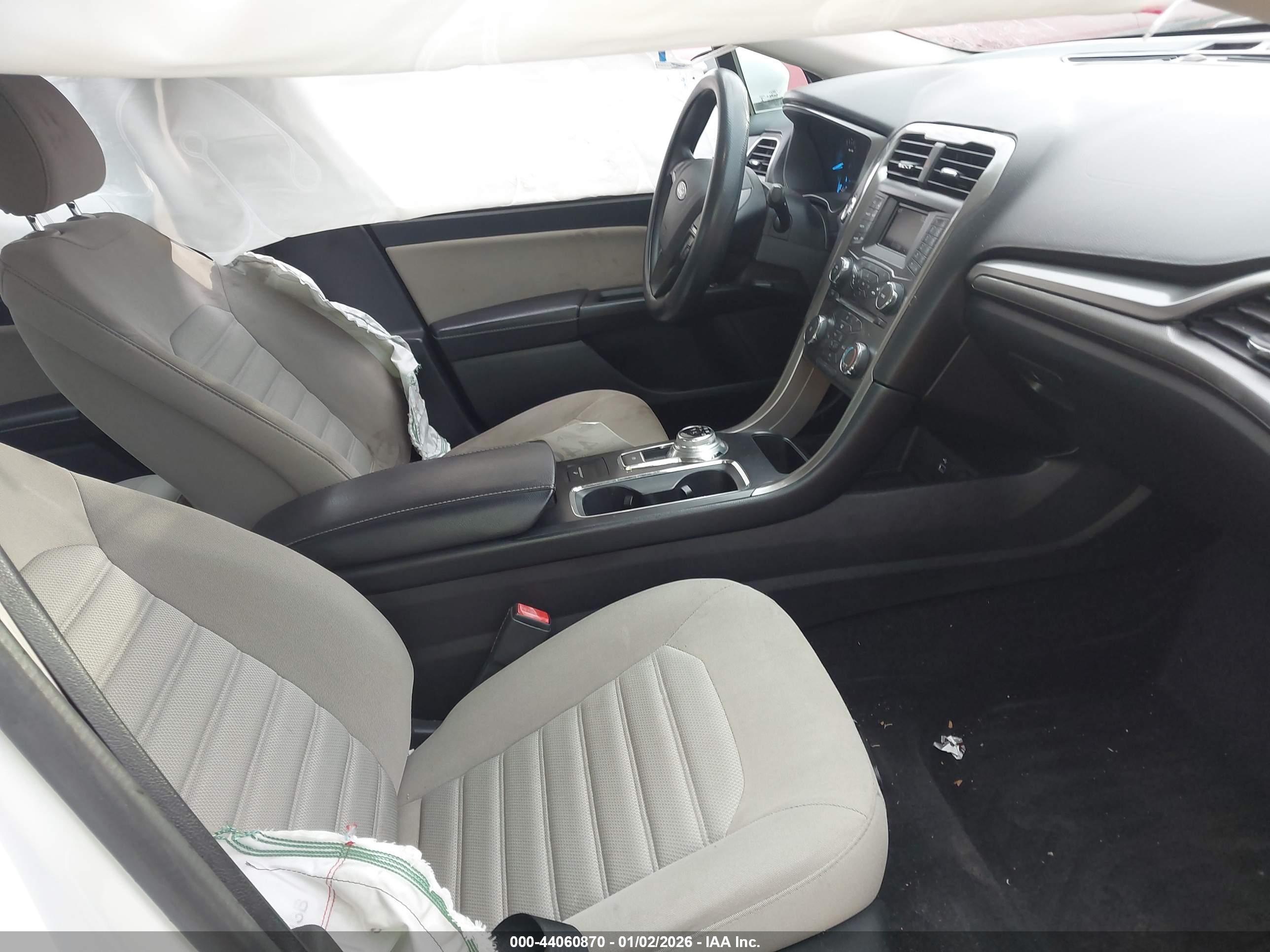 FORD FUSION image 5