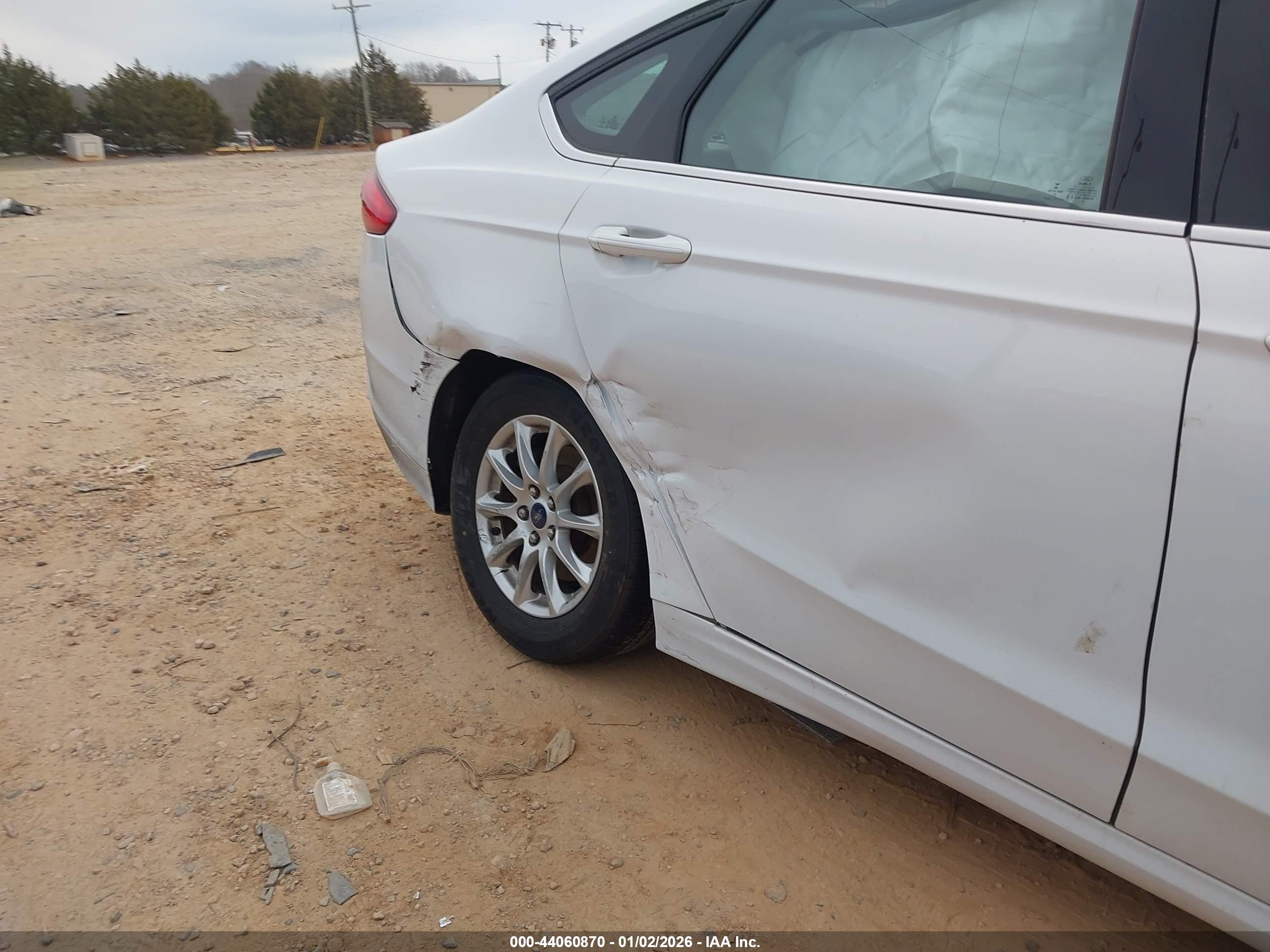 FORD FUSION image 6