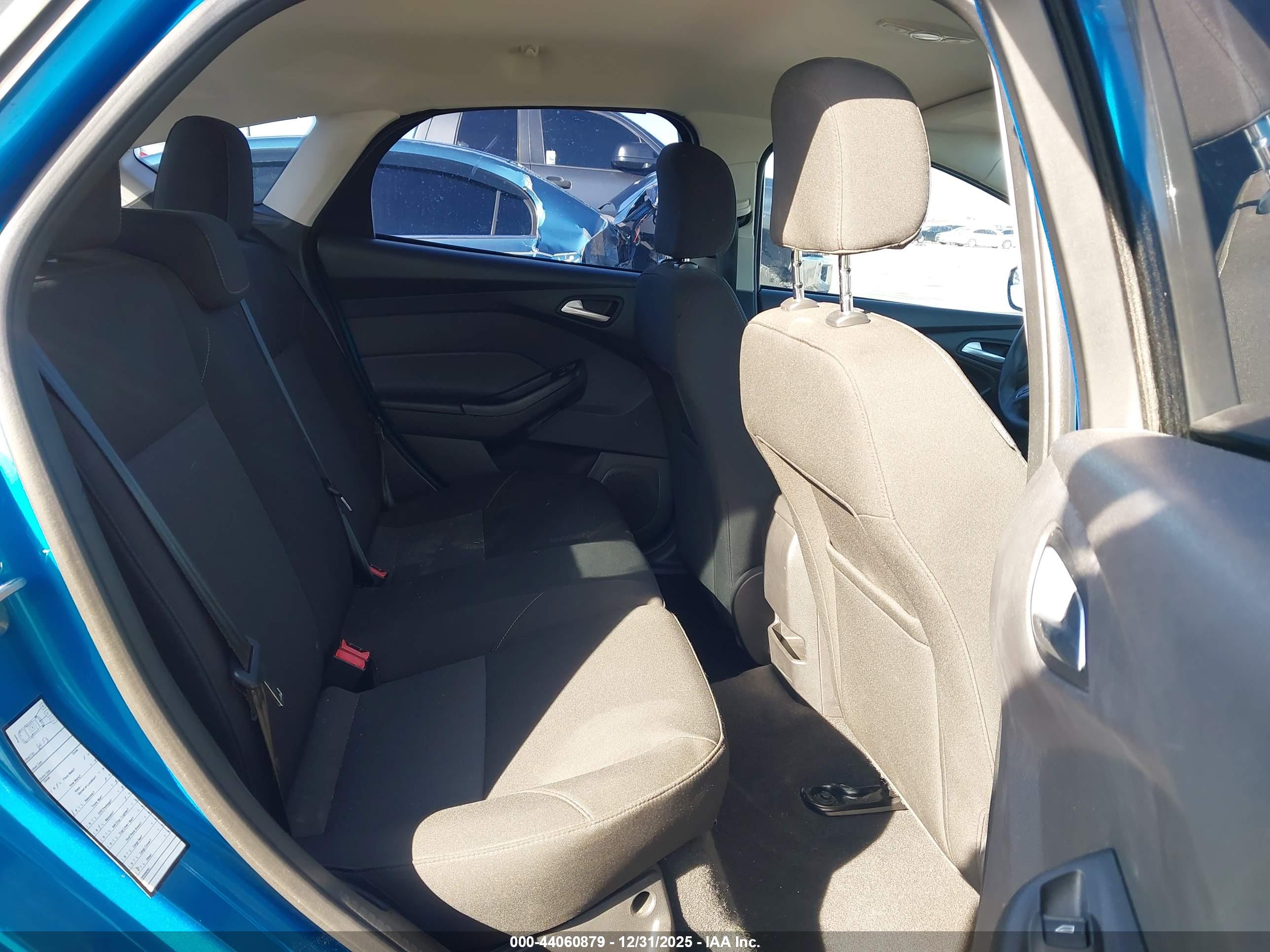 FORD FOCUS image 8