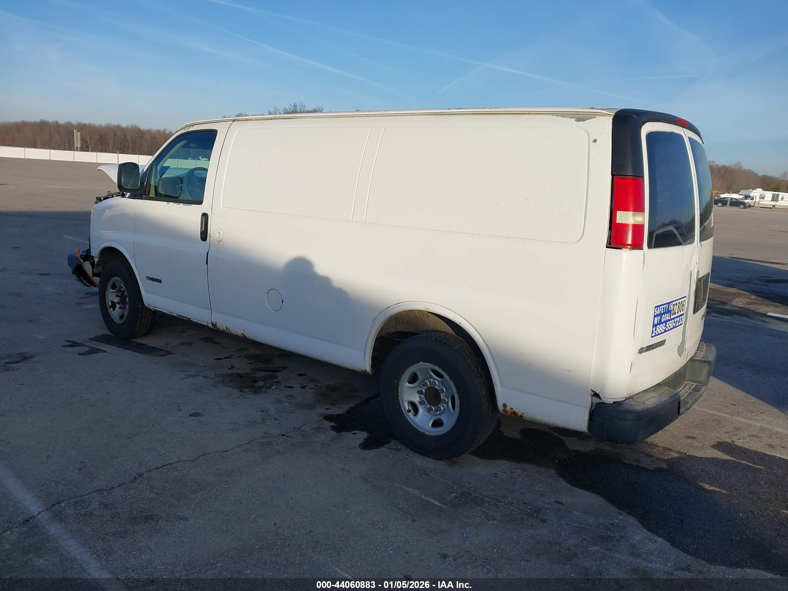 CHEVROLET EXPRESS image 3