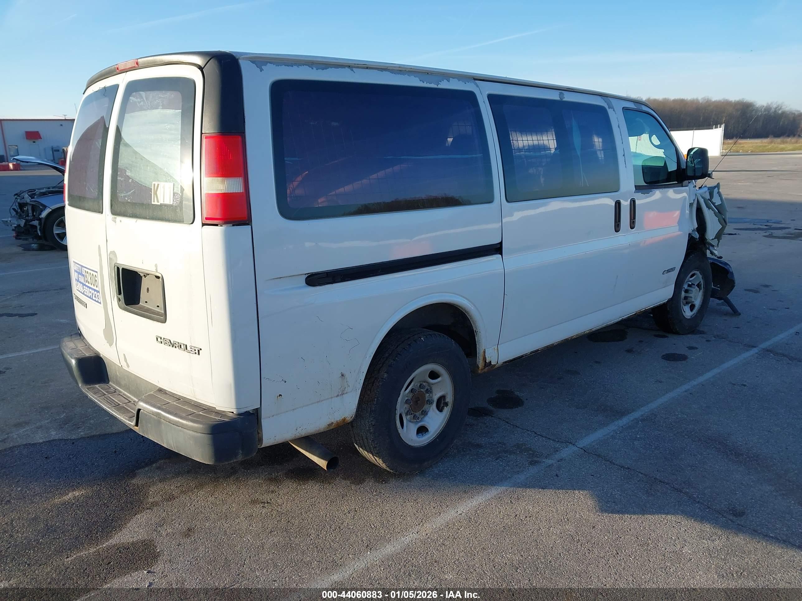 CHEVROLET EXPRESS image 4