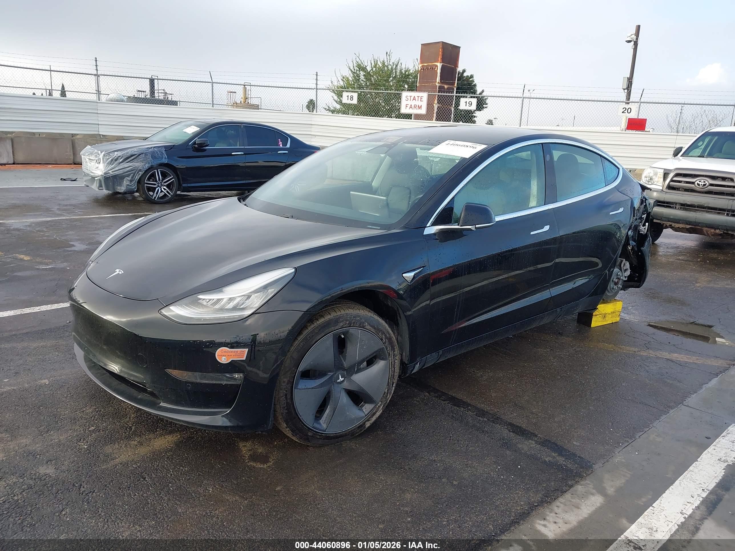 TESLA MODEL image 2