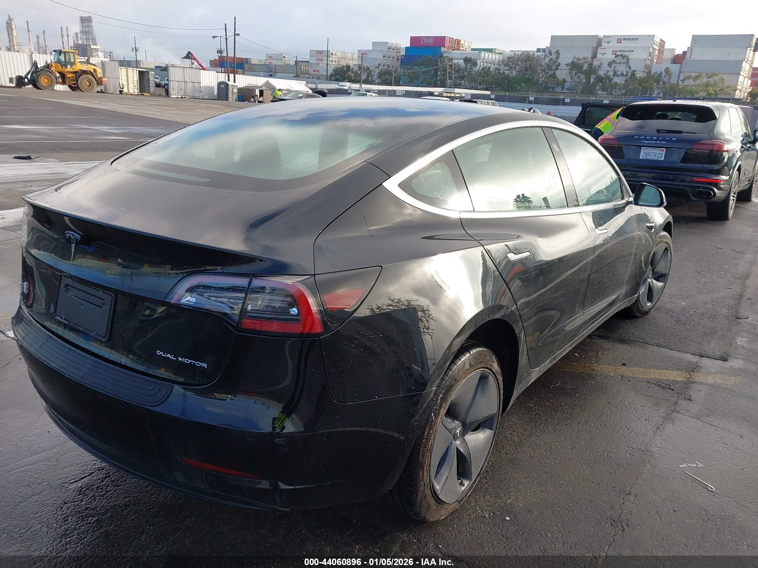 TESLA MODEL image 4