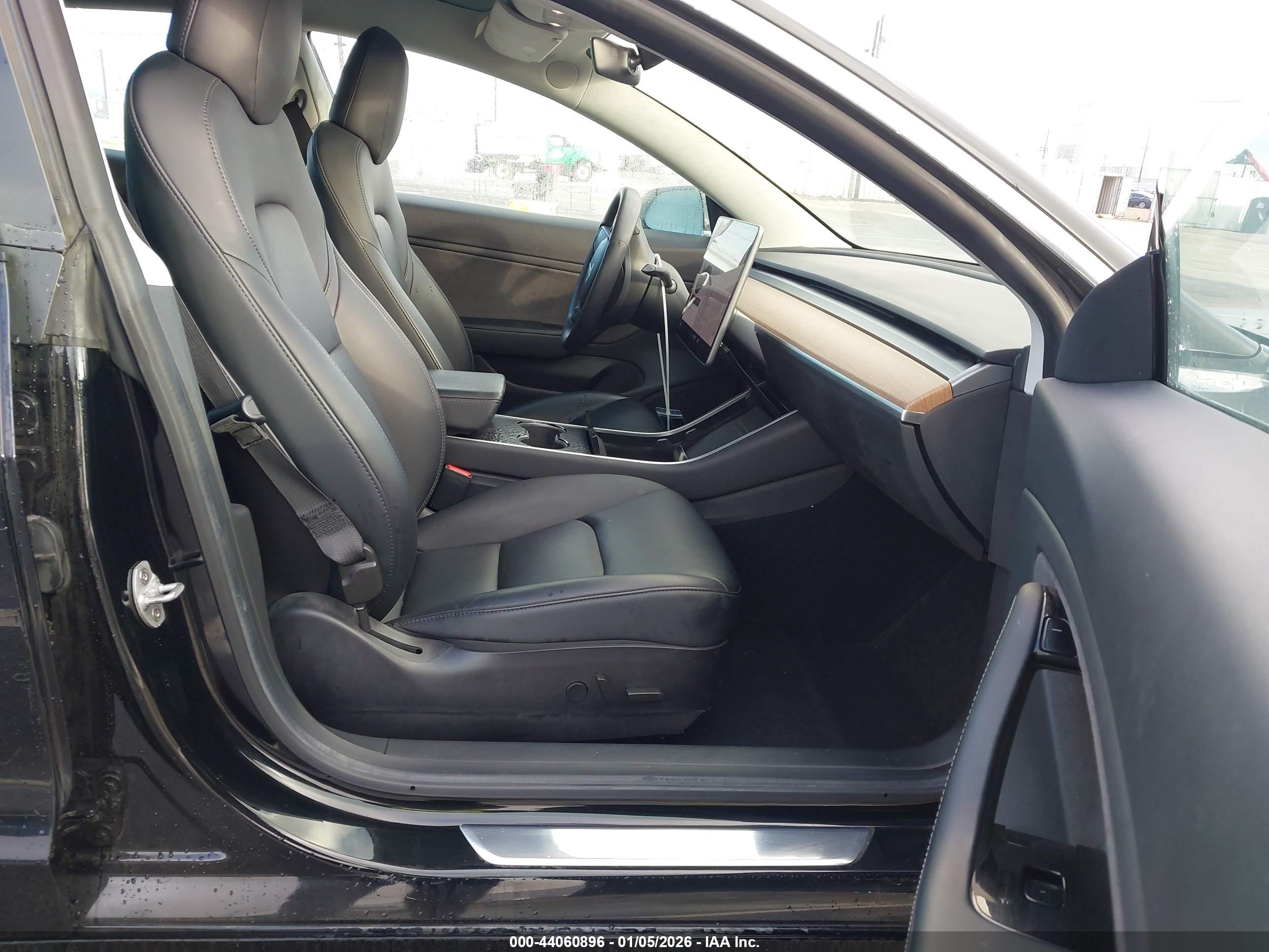 TESLA MODEL image 5