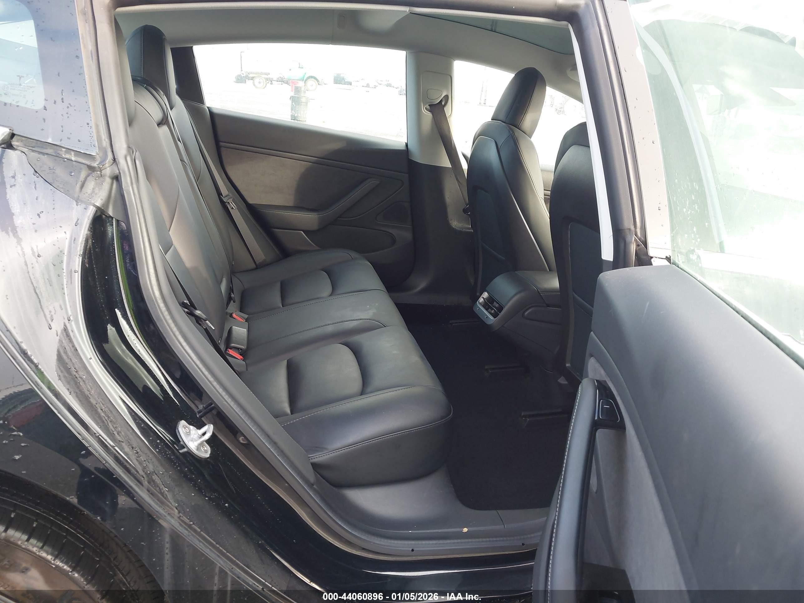 TESLA MODEL image 8