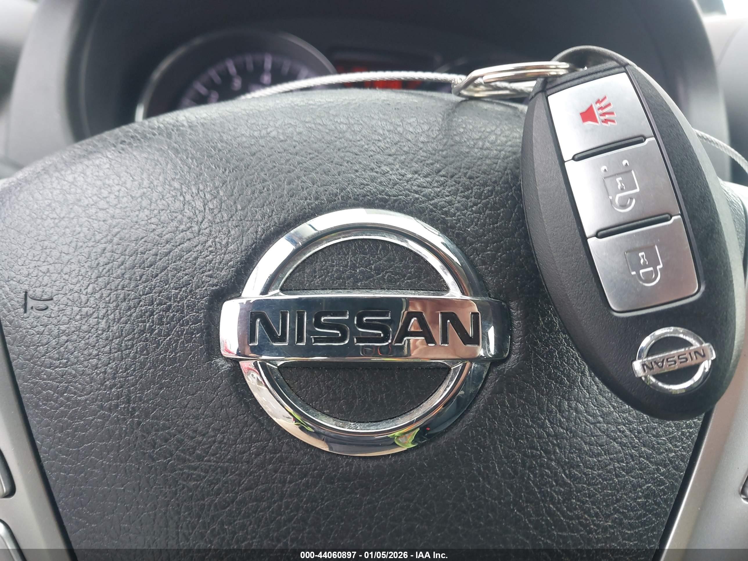 NISSAN VERSA image 11
