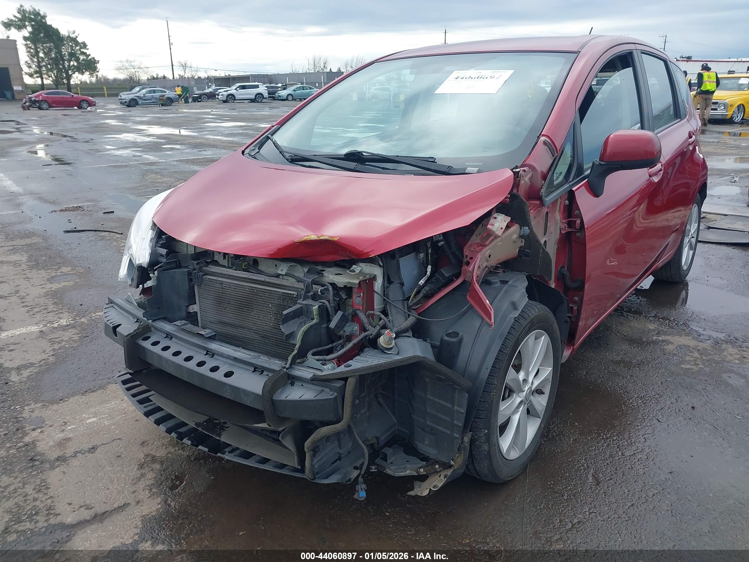 NISSAN VERSA image 6
