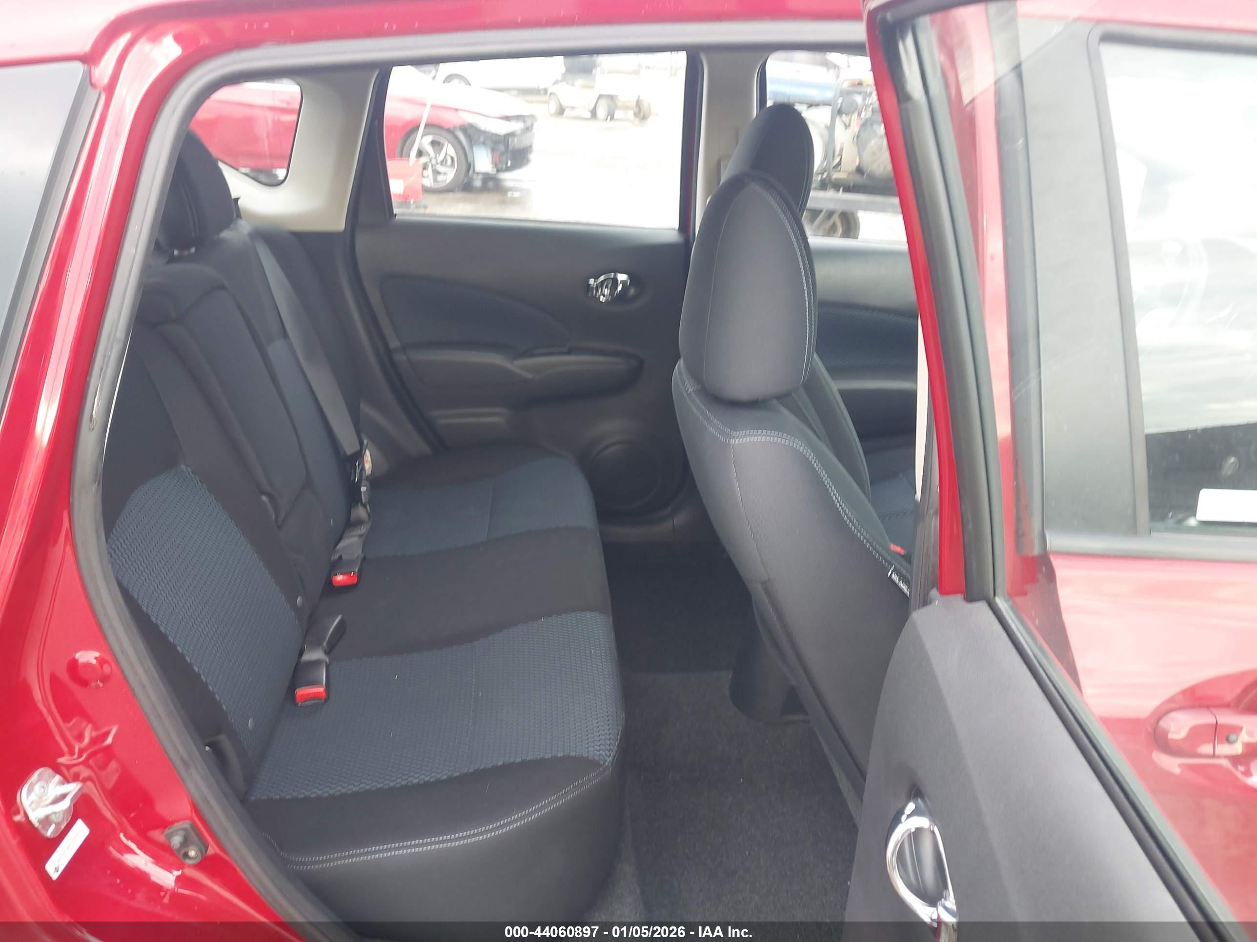 NISSAN VERSA image 8