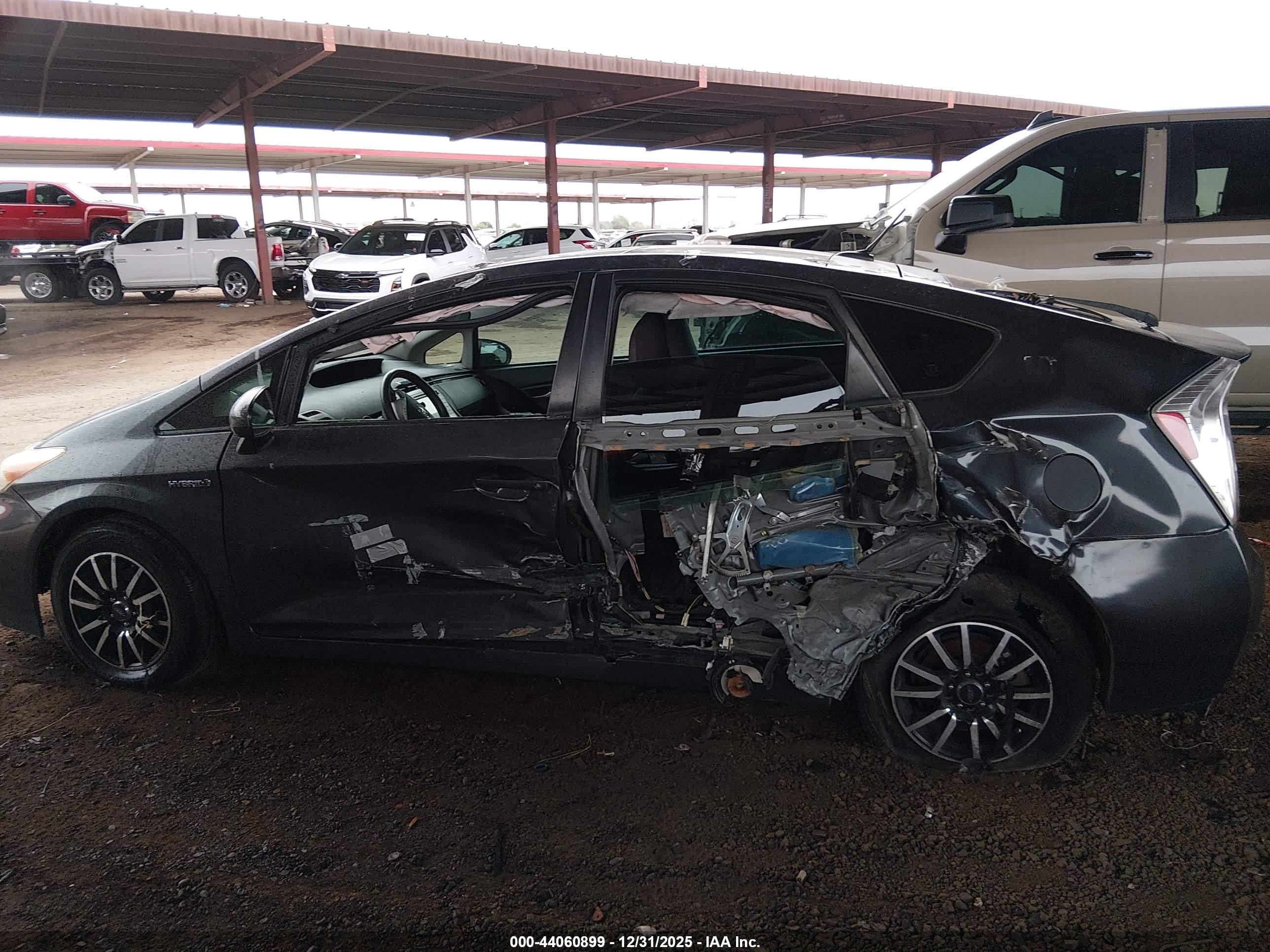 TOYOTA PRIUS image 6