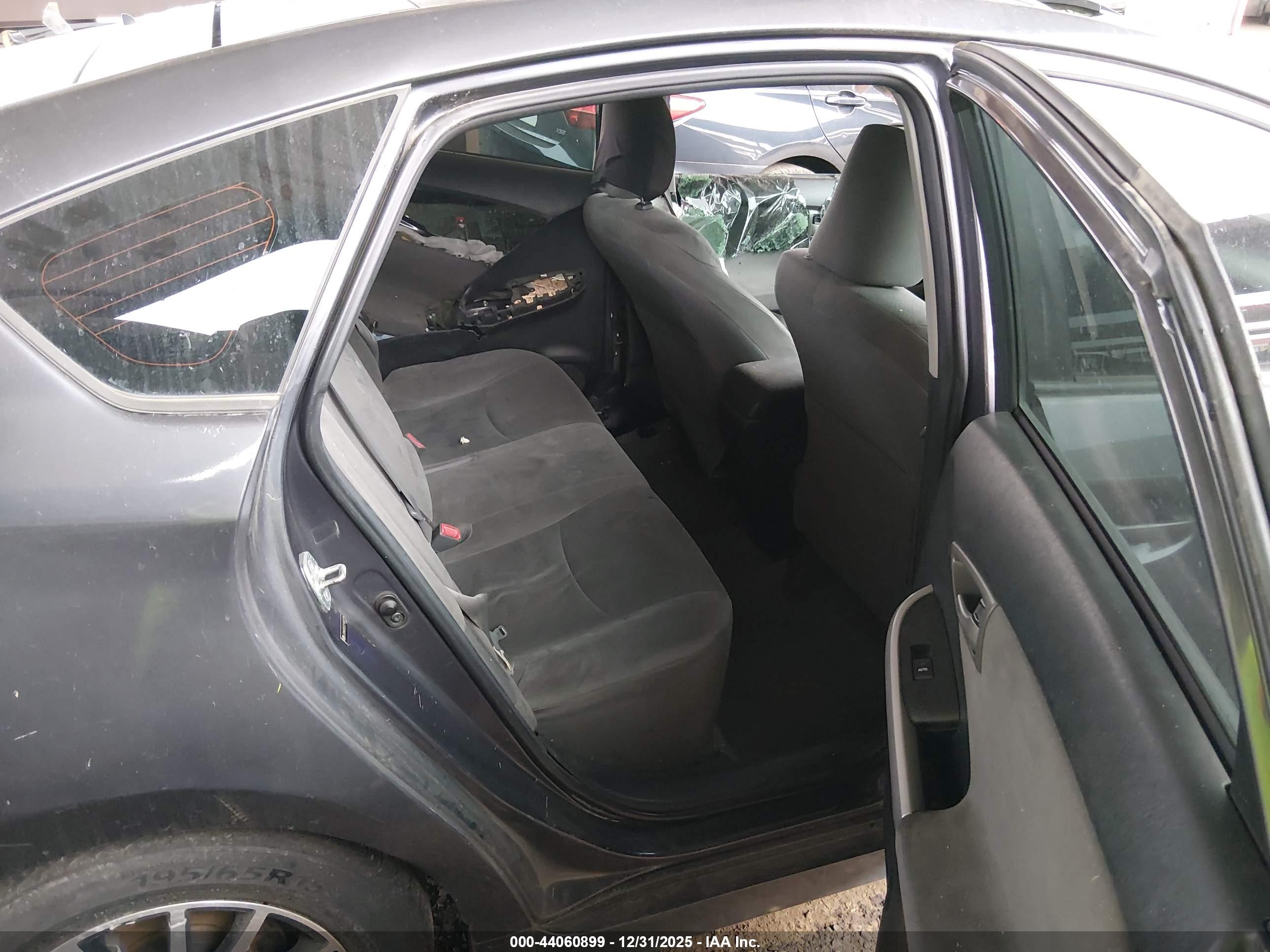 TOYOTA PRIUS image 8