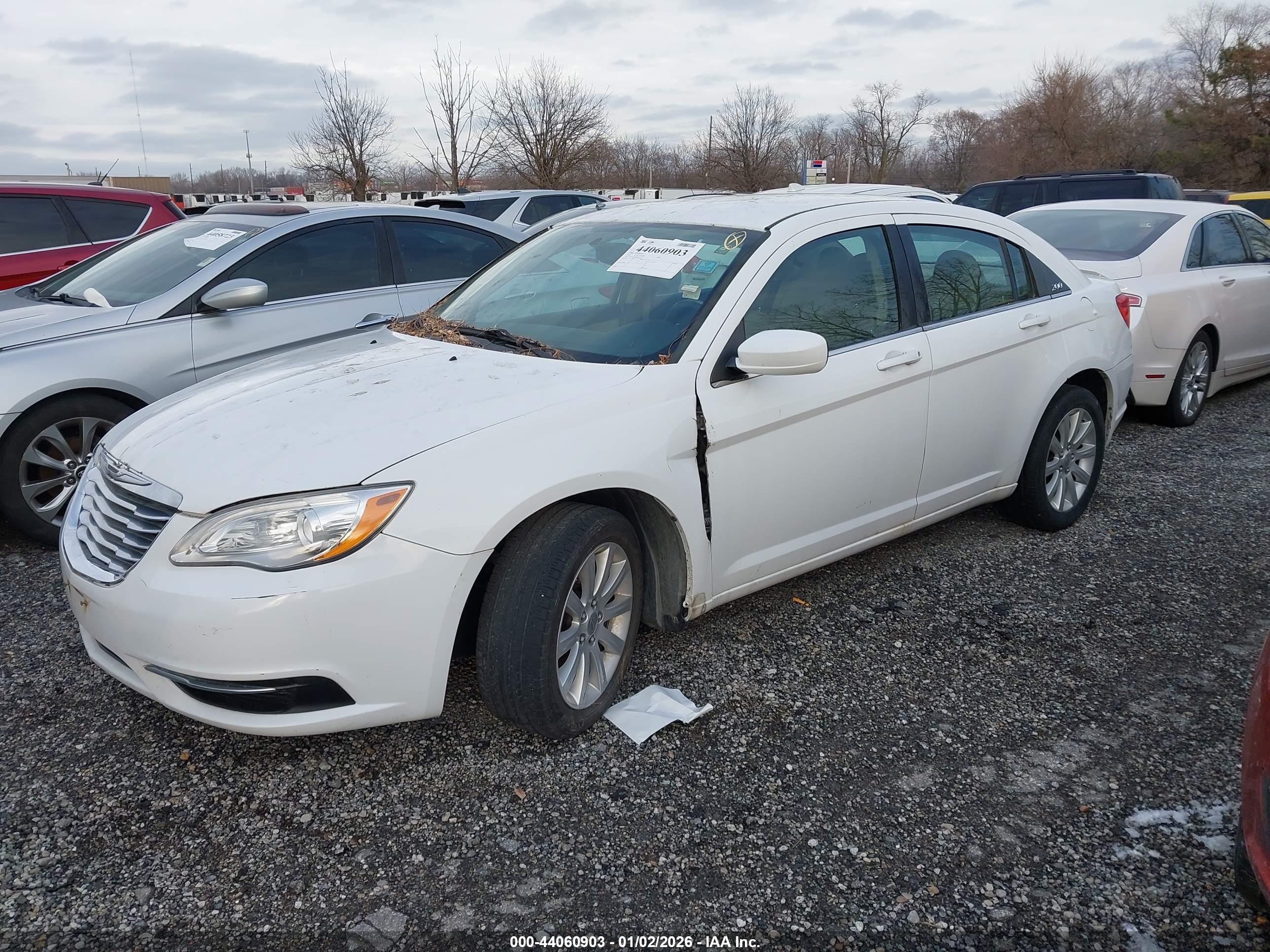CHRYSLER 200 image 2