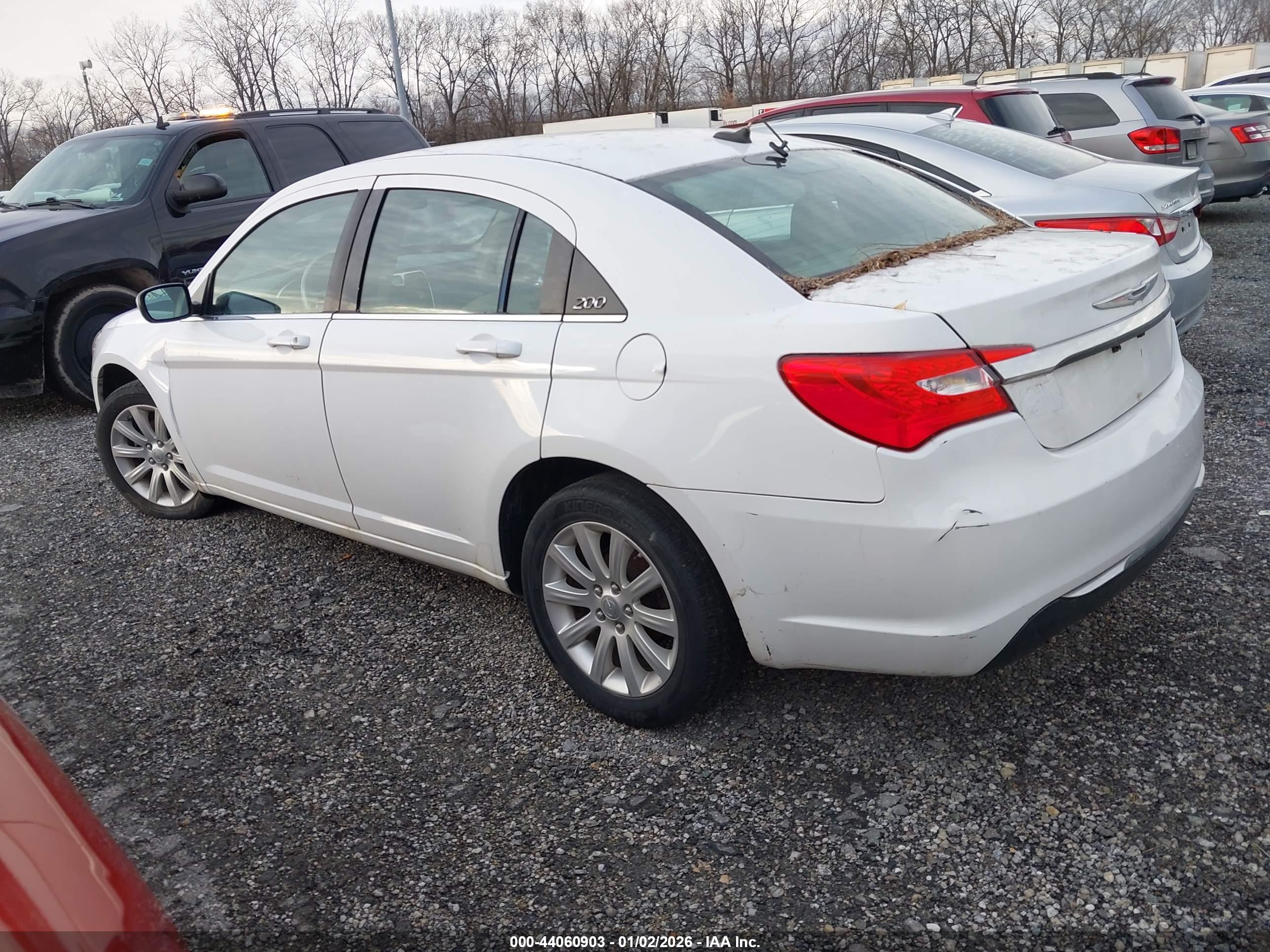CHRYSLER 200 image 3