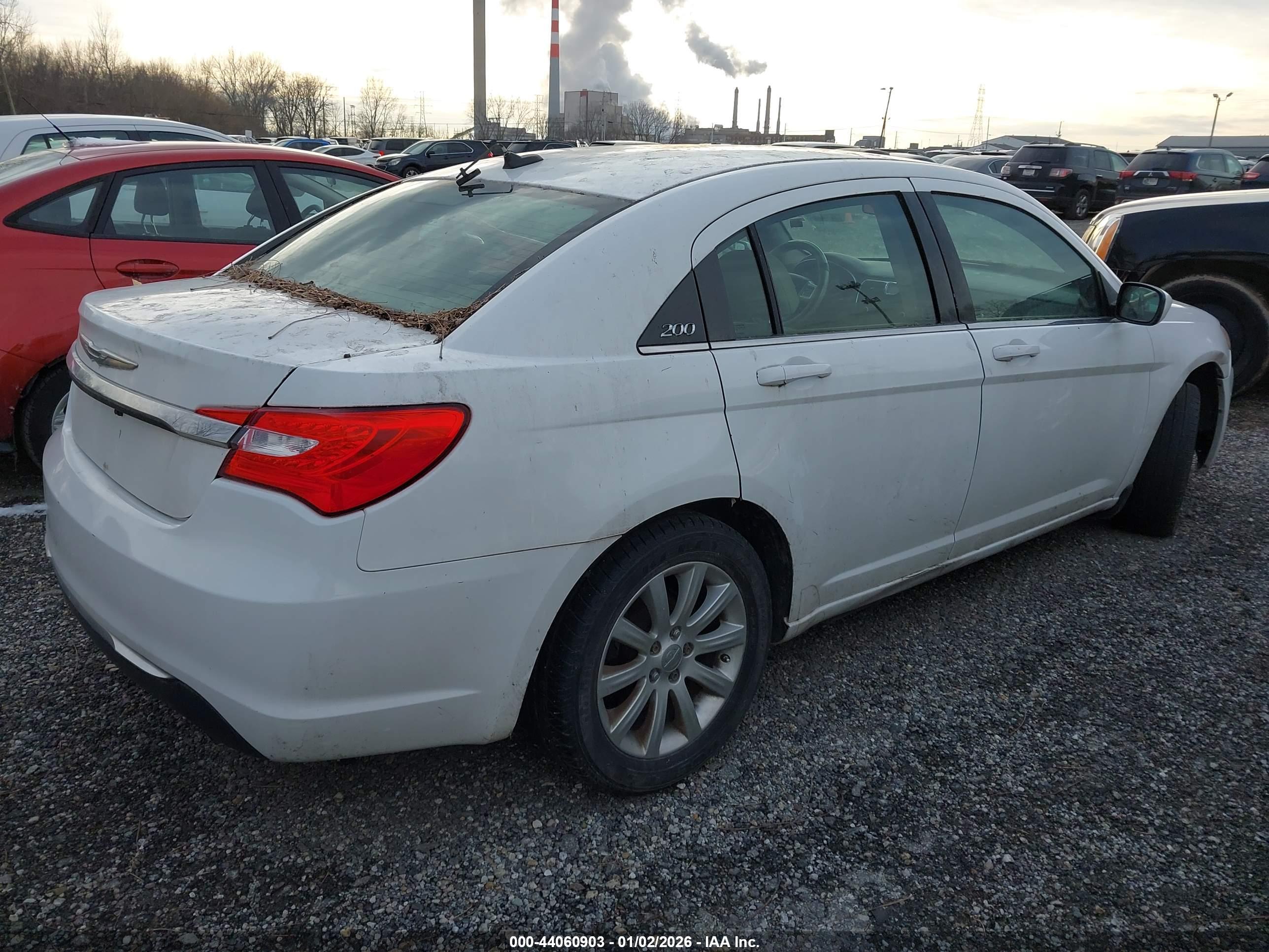 CHRYSLER 200 image 4