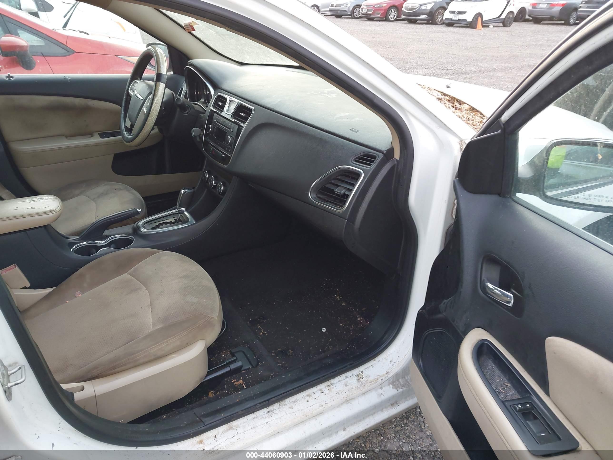 CHRYSLER 200 image 5