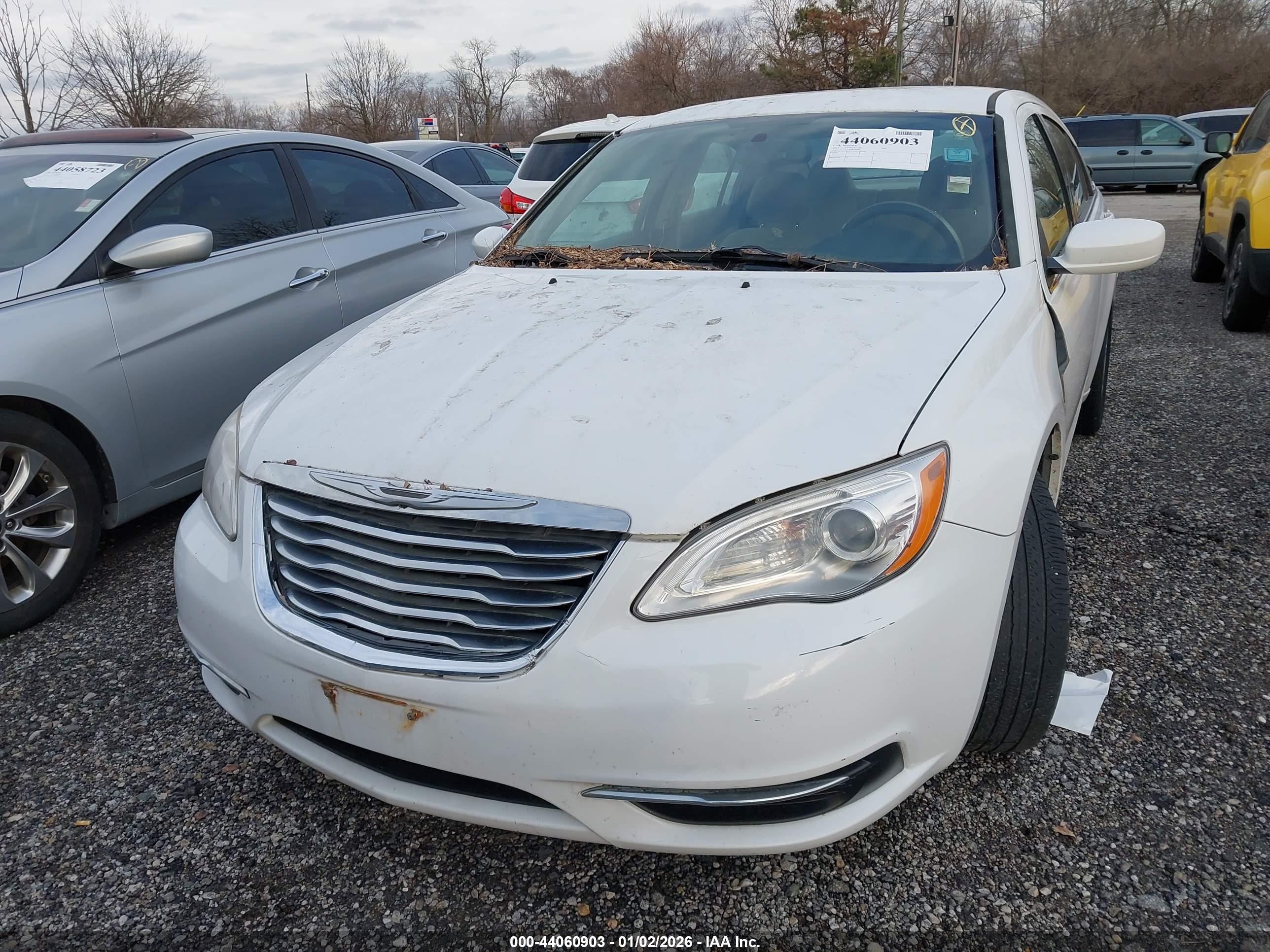 CHRYSLER 200 image 6
