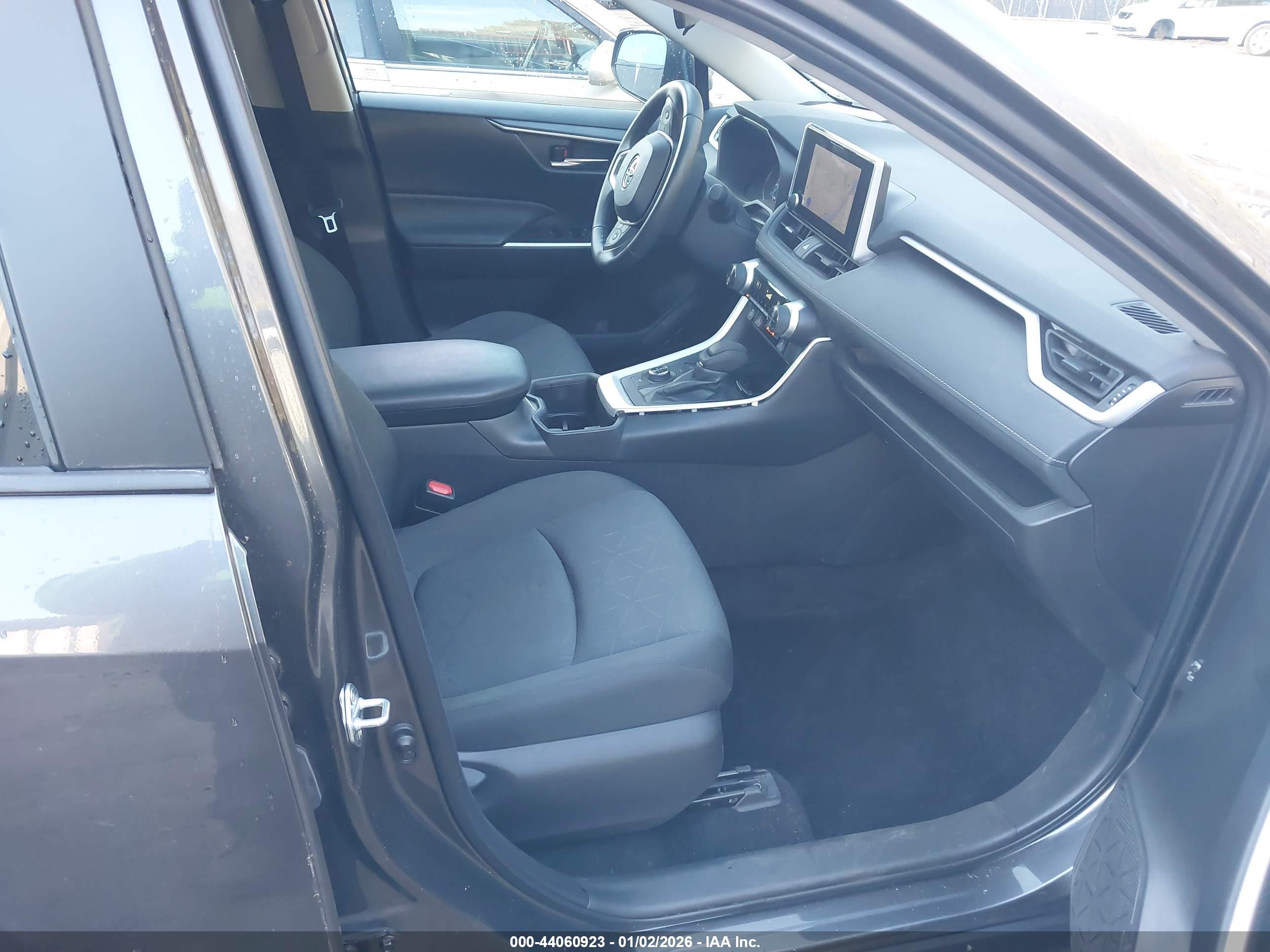 TOYOTA RAV4 image 5