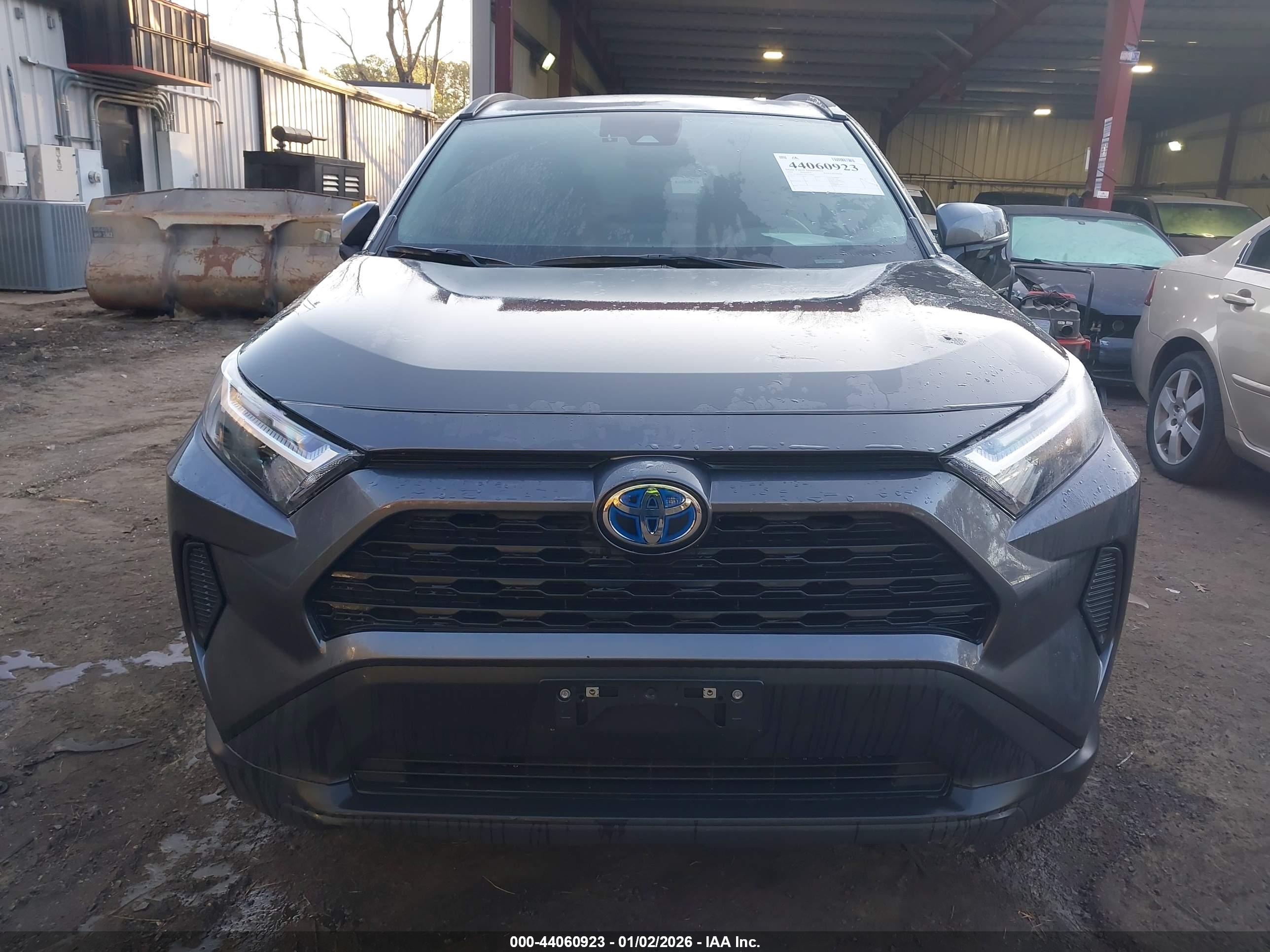 TOYOTA RAV4 image 6
