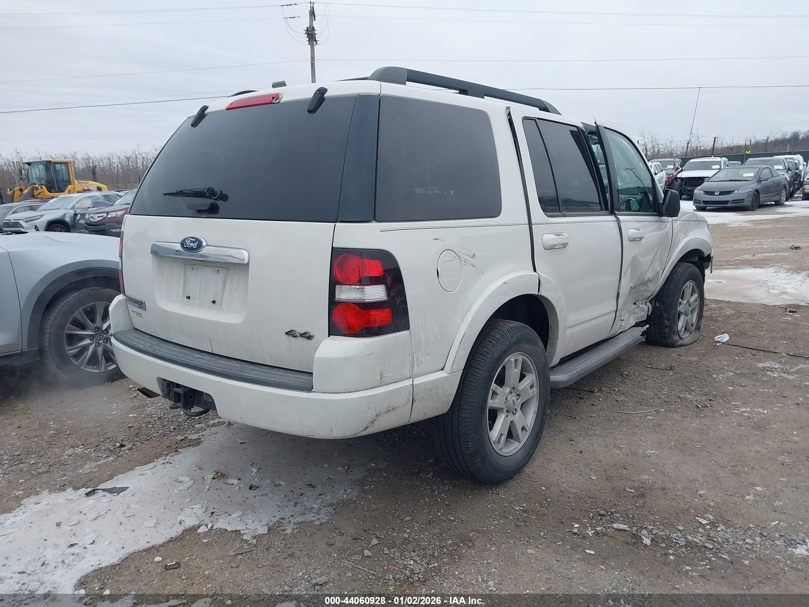FORD EXPLORER image 4