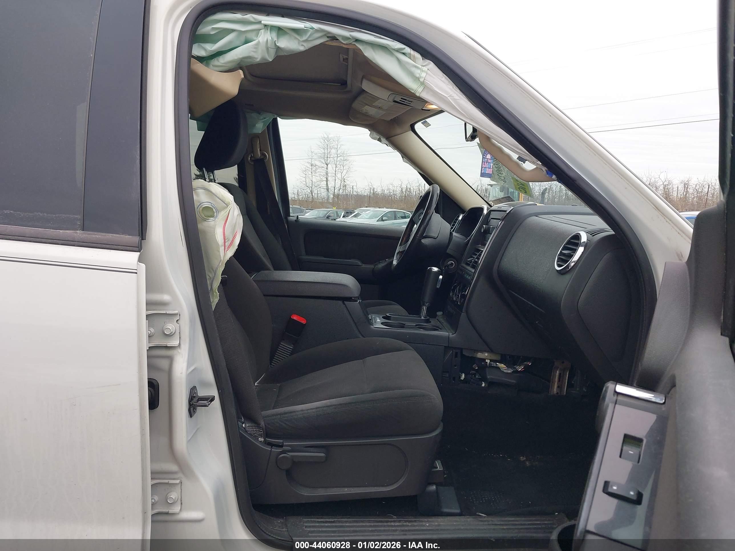 FORD EXPLORER image 5