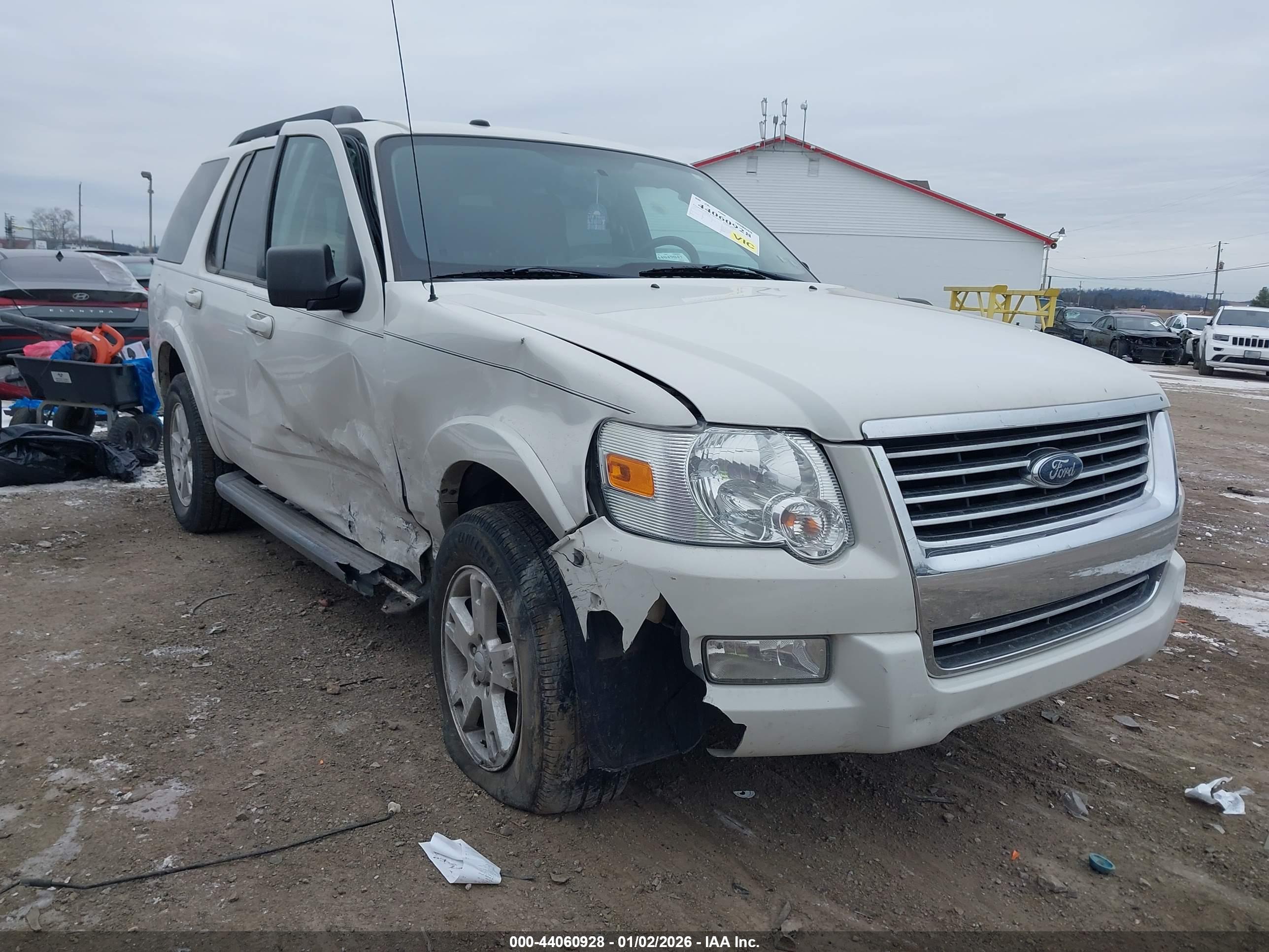 FORD EXPLORER image 6