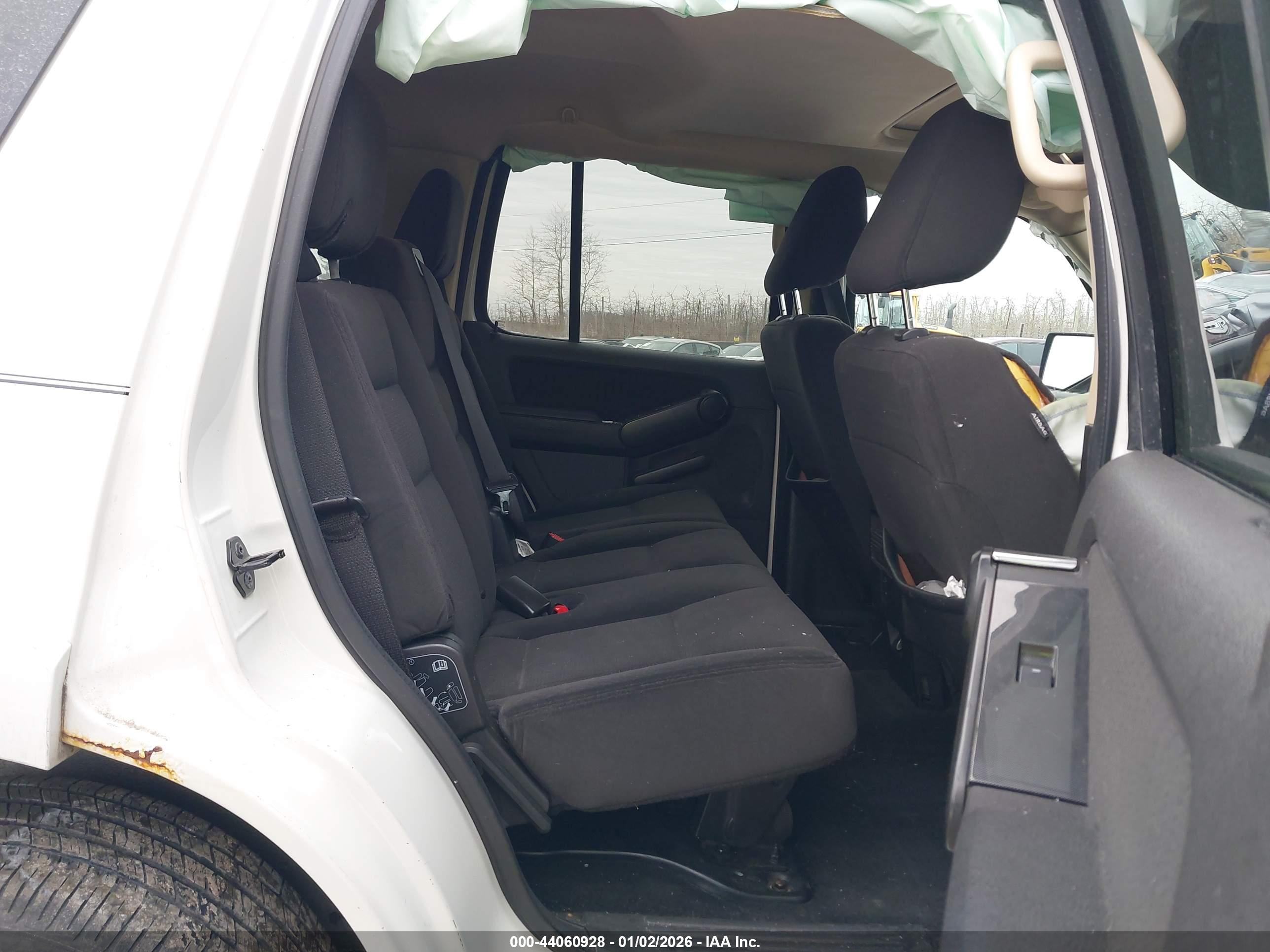 FORD EXPLORER image 8