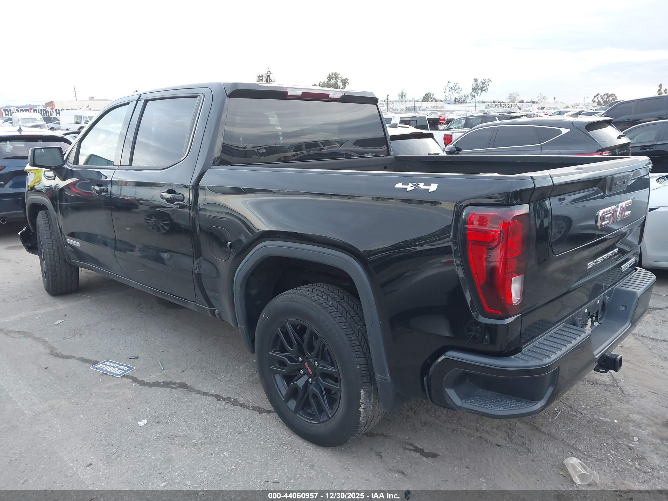 GMC SIERRA image 3