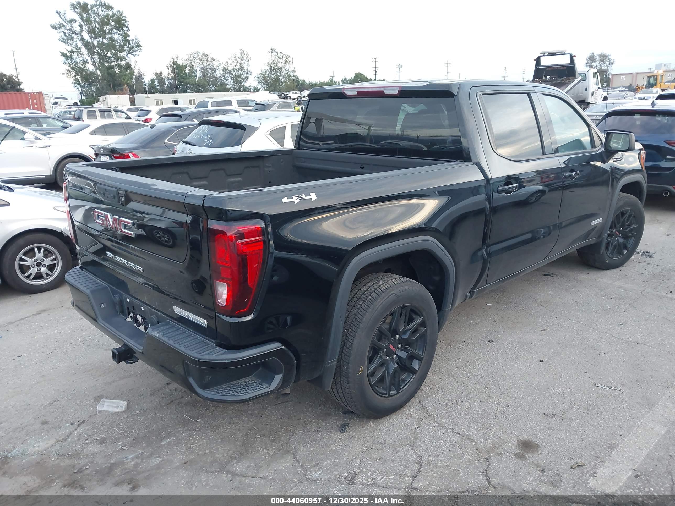 GMC SIERRA image 4