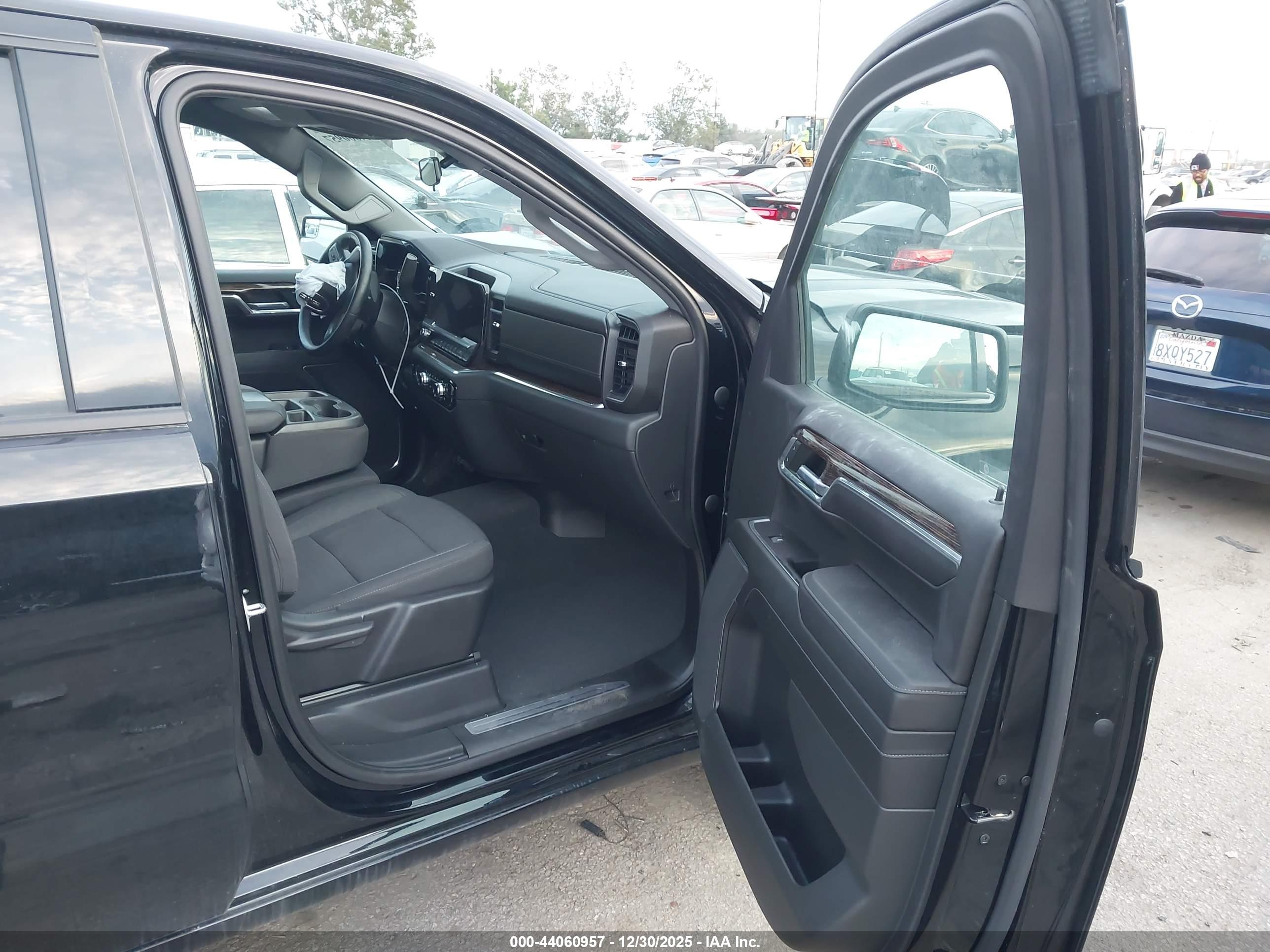 GMC SIERRA image 5
