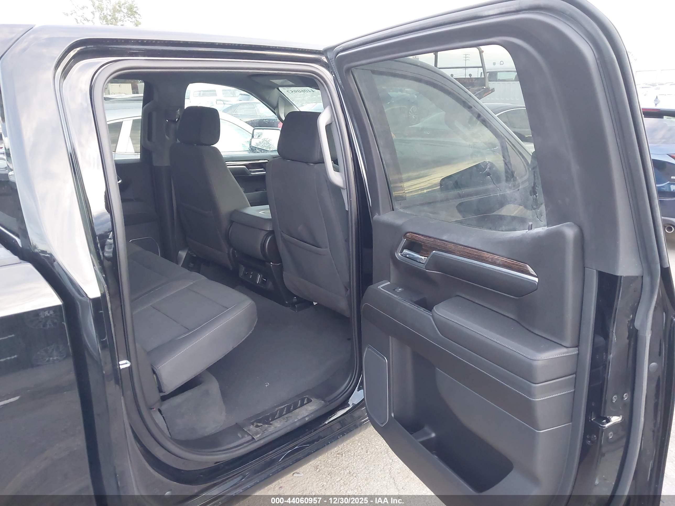 GMC SIERRA image 8
