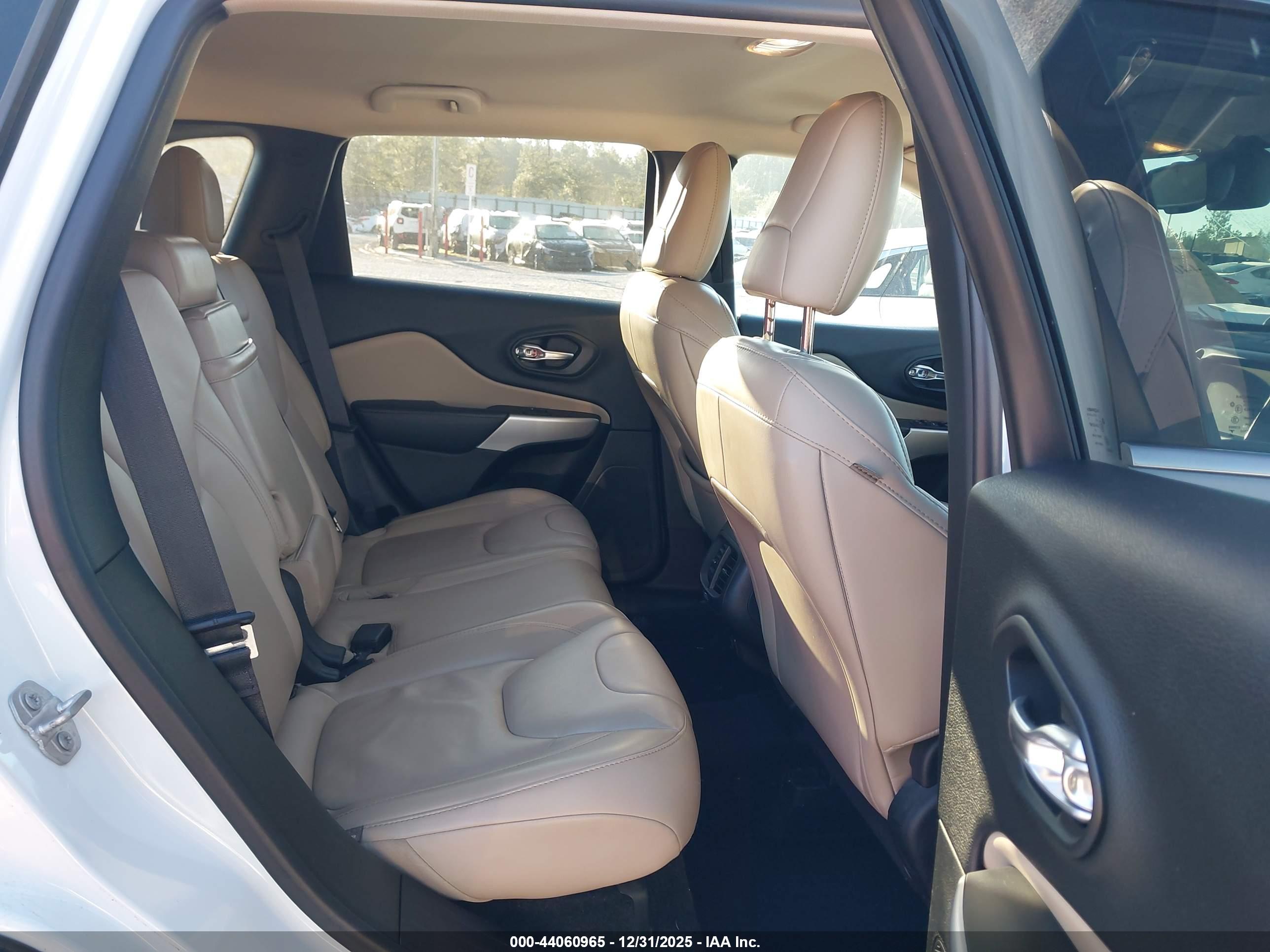 JEEP CHEROKEE image 8