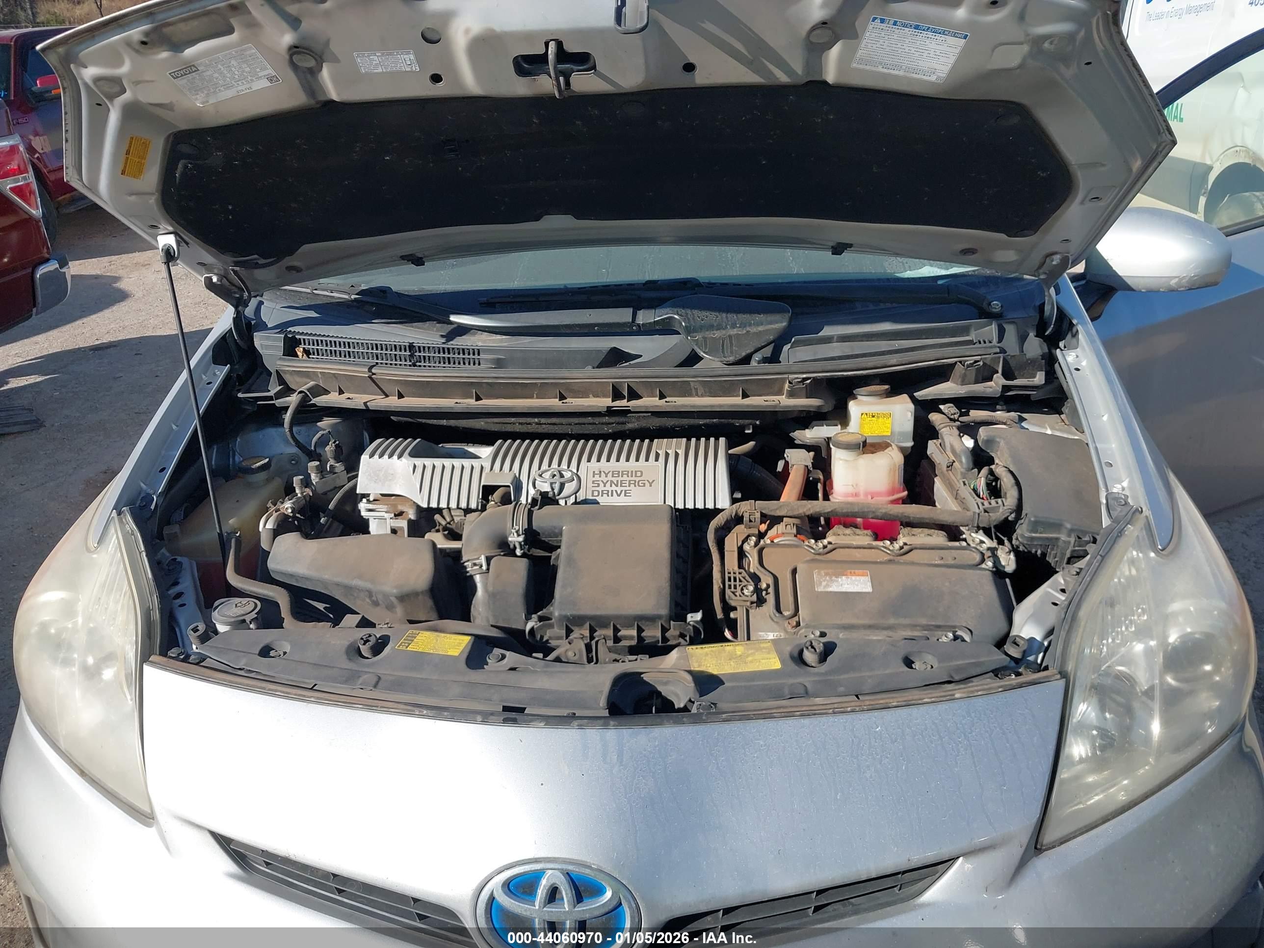 TOYOTA PRIUS image 10