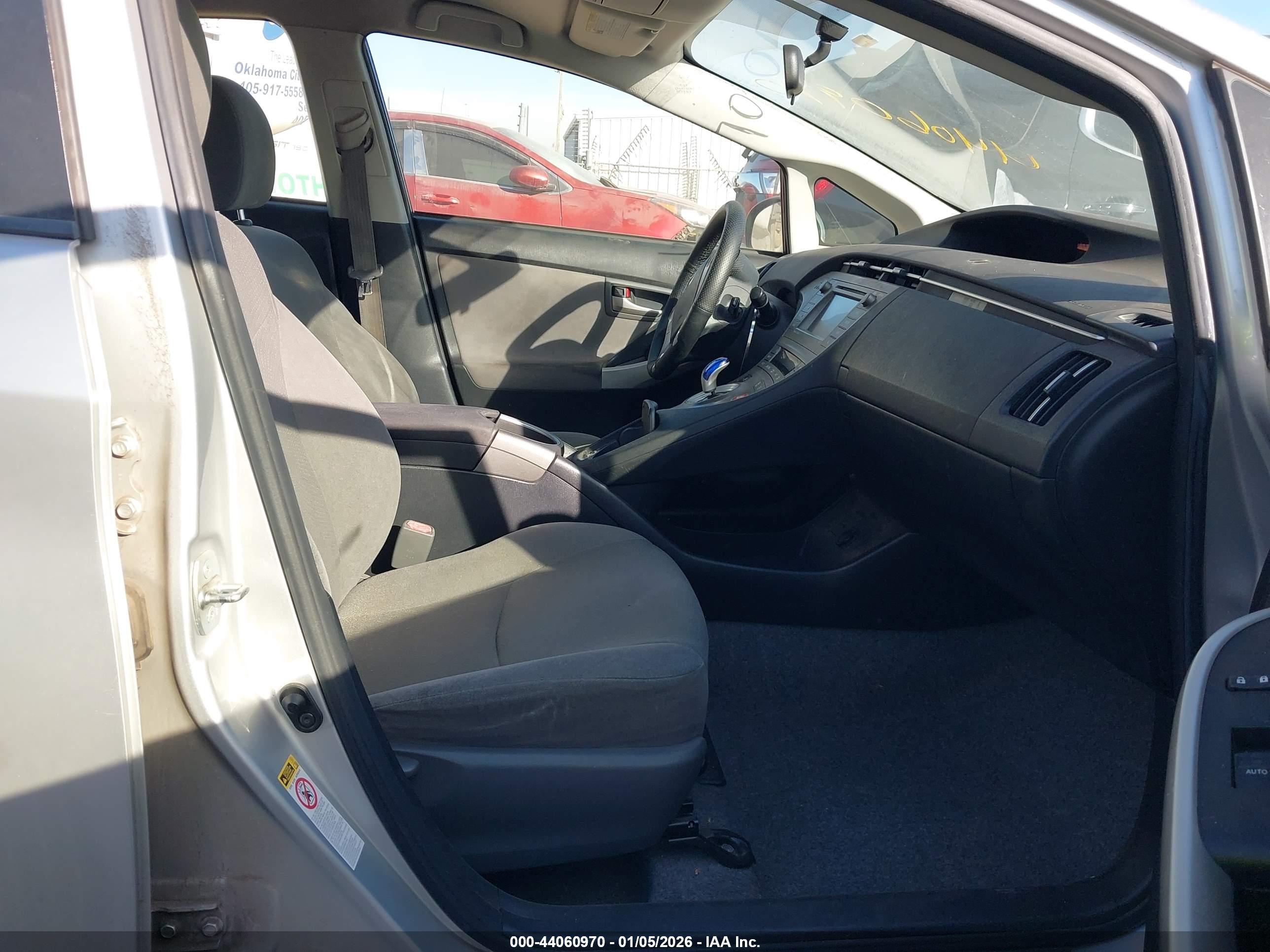 TOYOTA PRIUS image 5