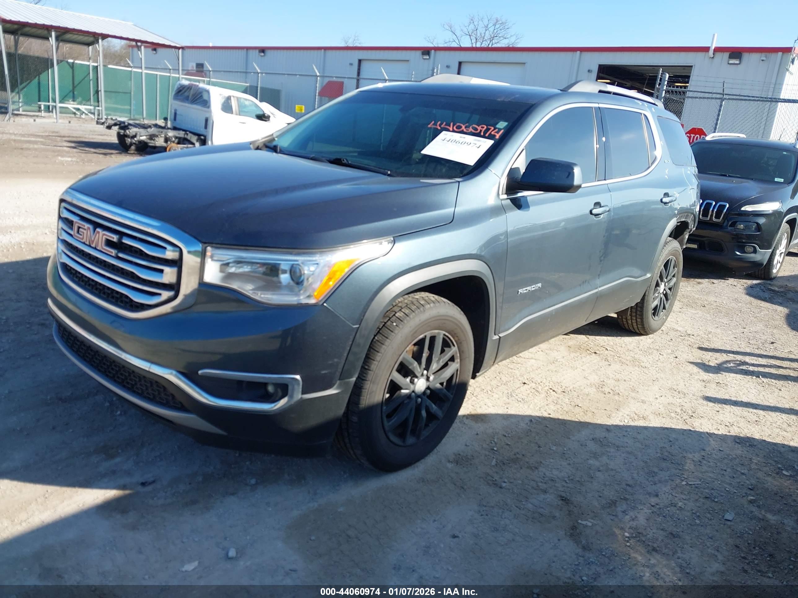 GMC ACADIA image 2