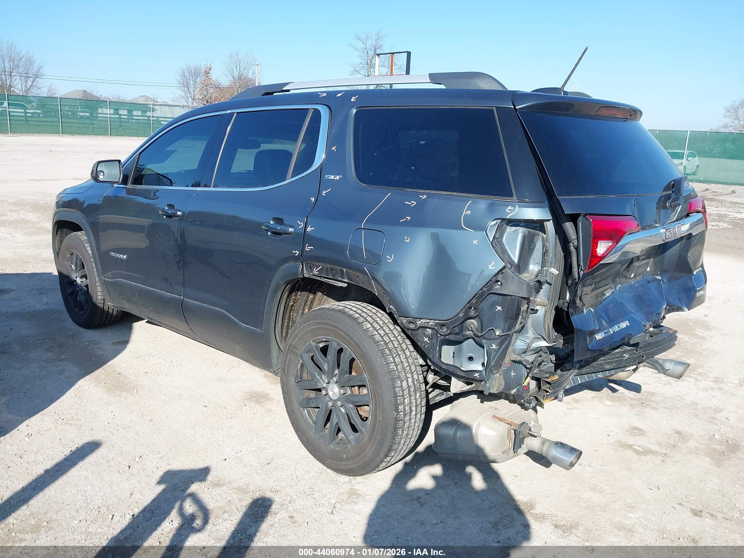 GMC ACADIA image 3
