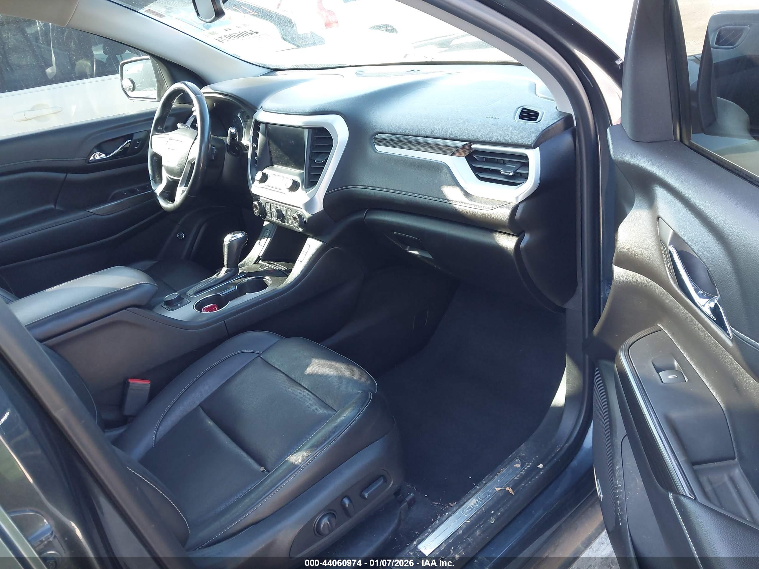GMC ACADIA image 5