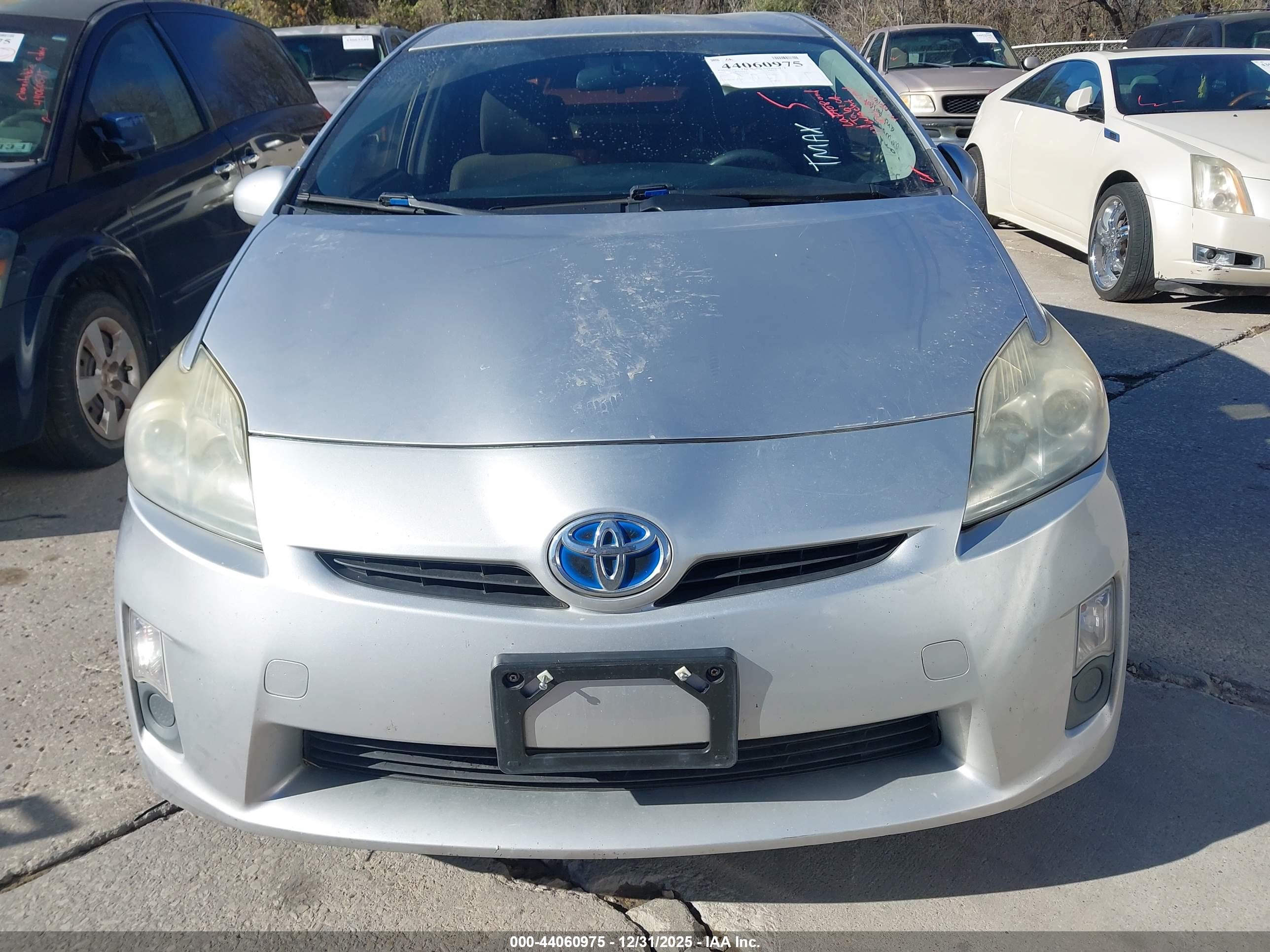 TOYOTA PRIUS image 6