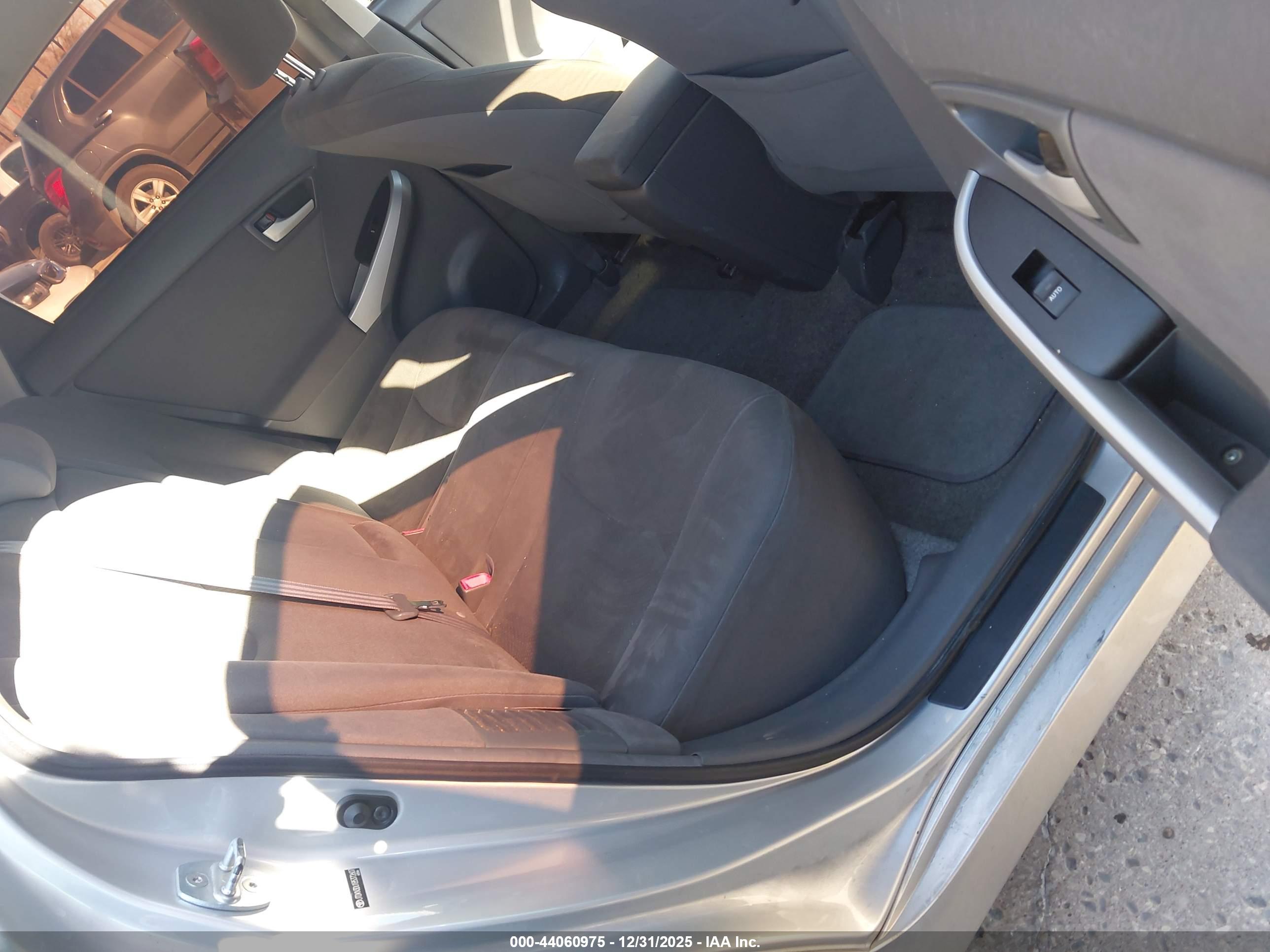 TOYOTA PRIUS image 8