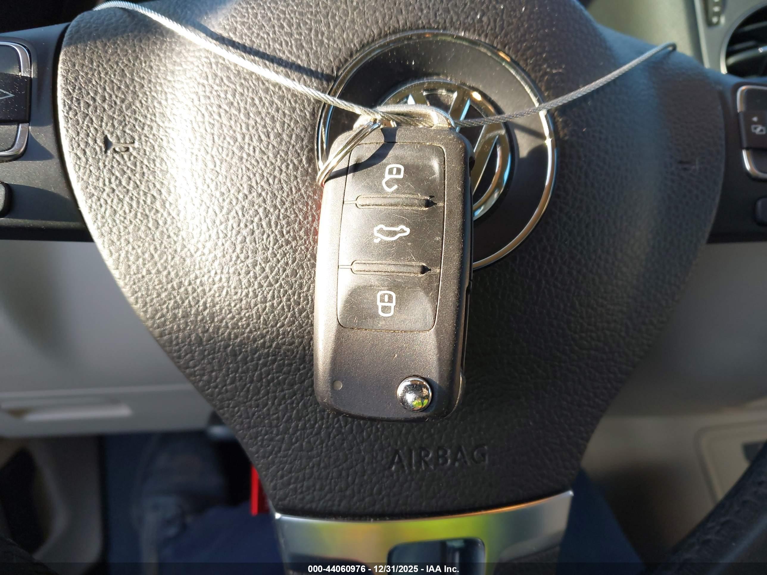 VOLKSWAGEN TIGUAN image 11