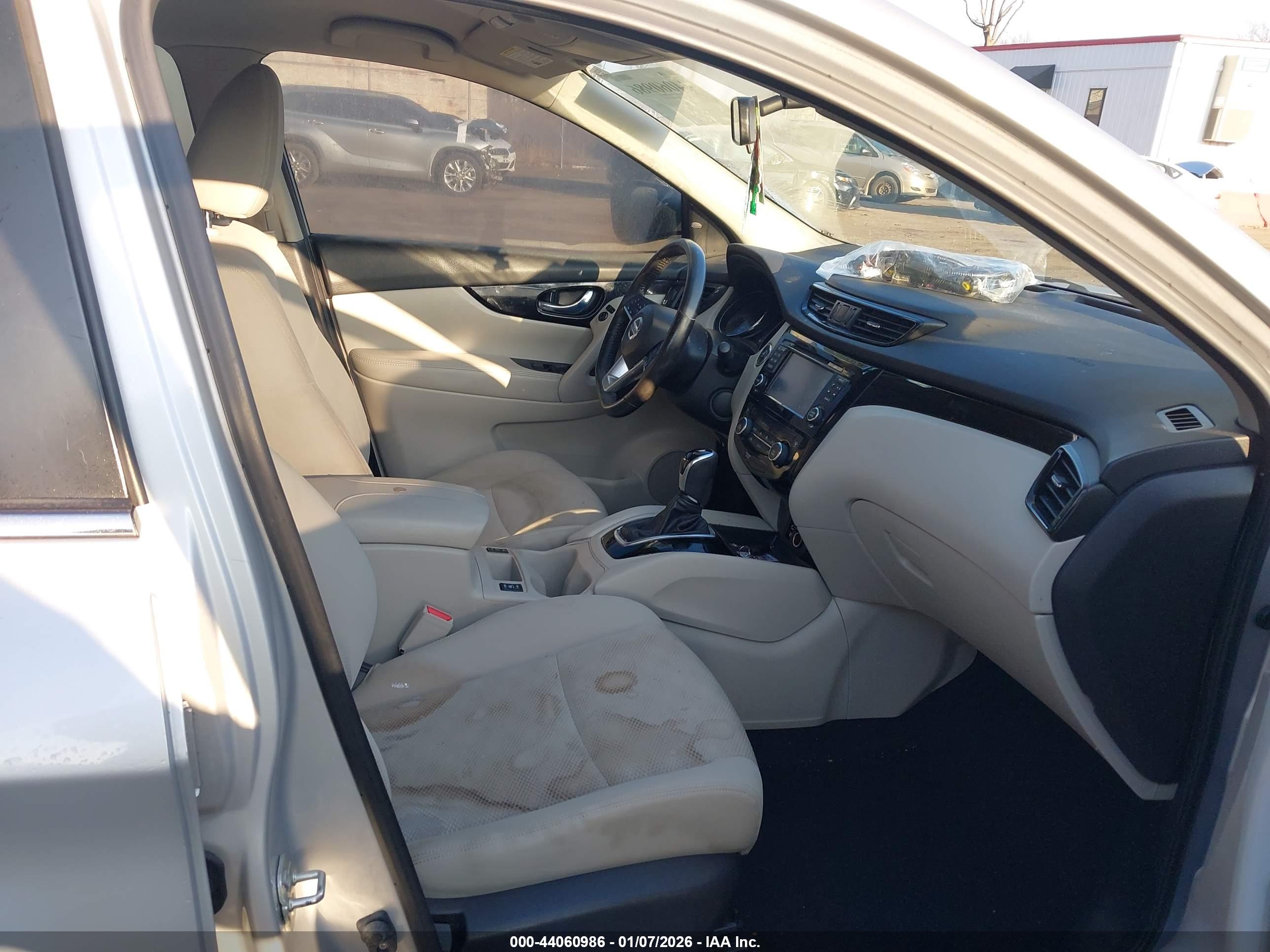 NISSAN ROGUE image 5