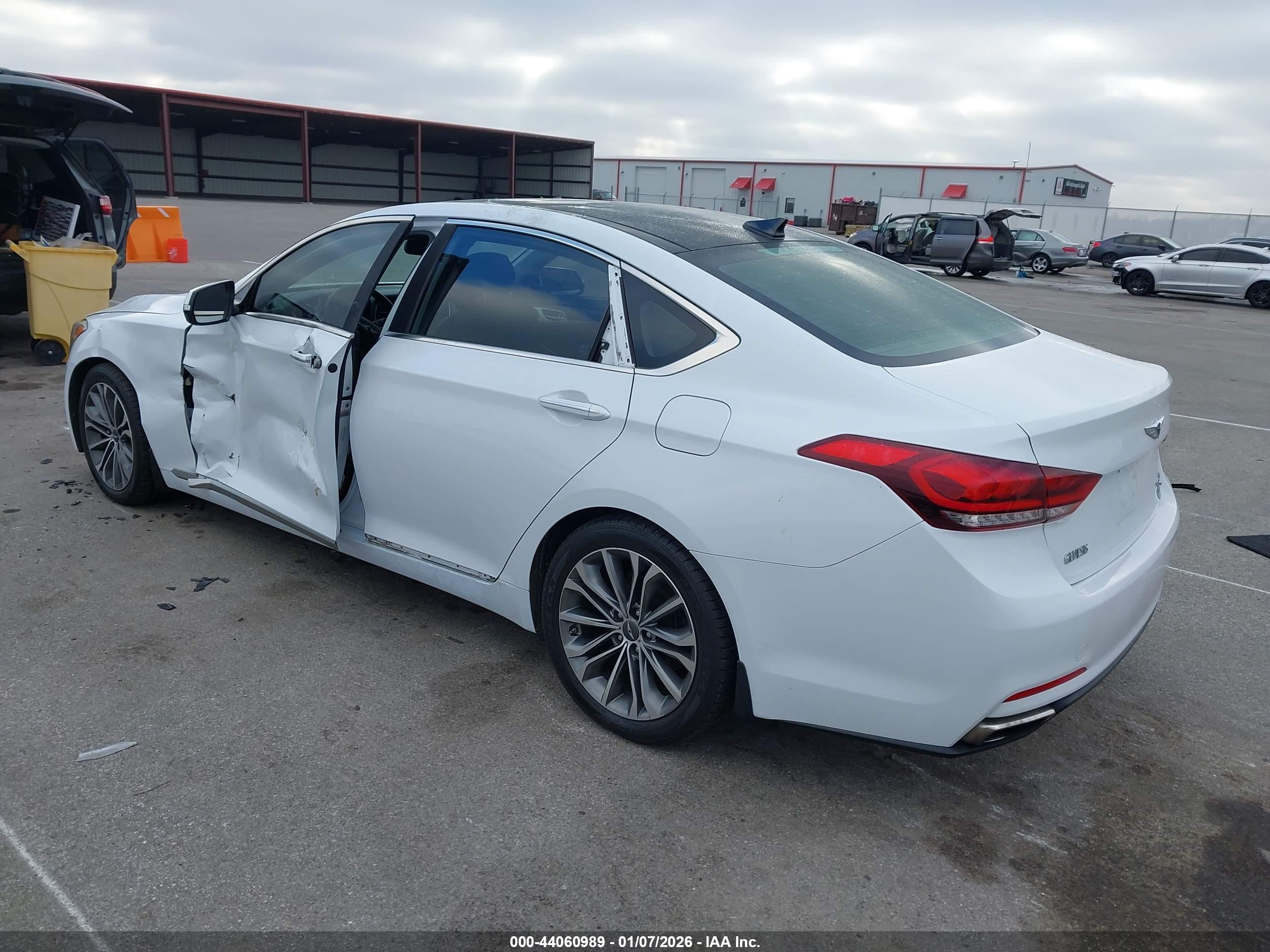 HYUNDAI GENESIS image 3