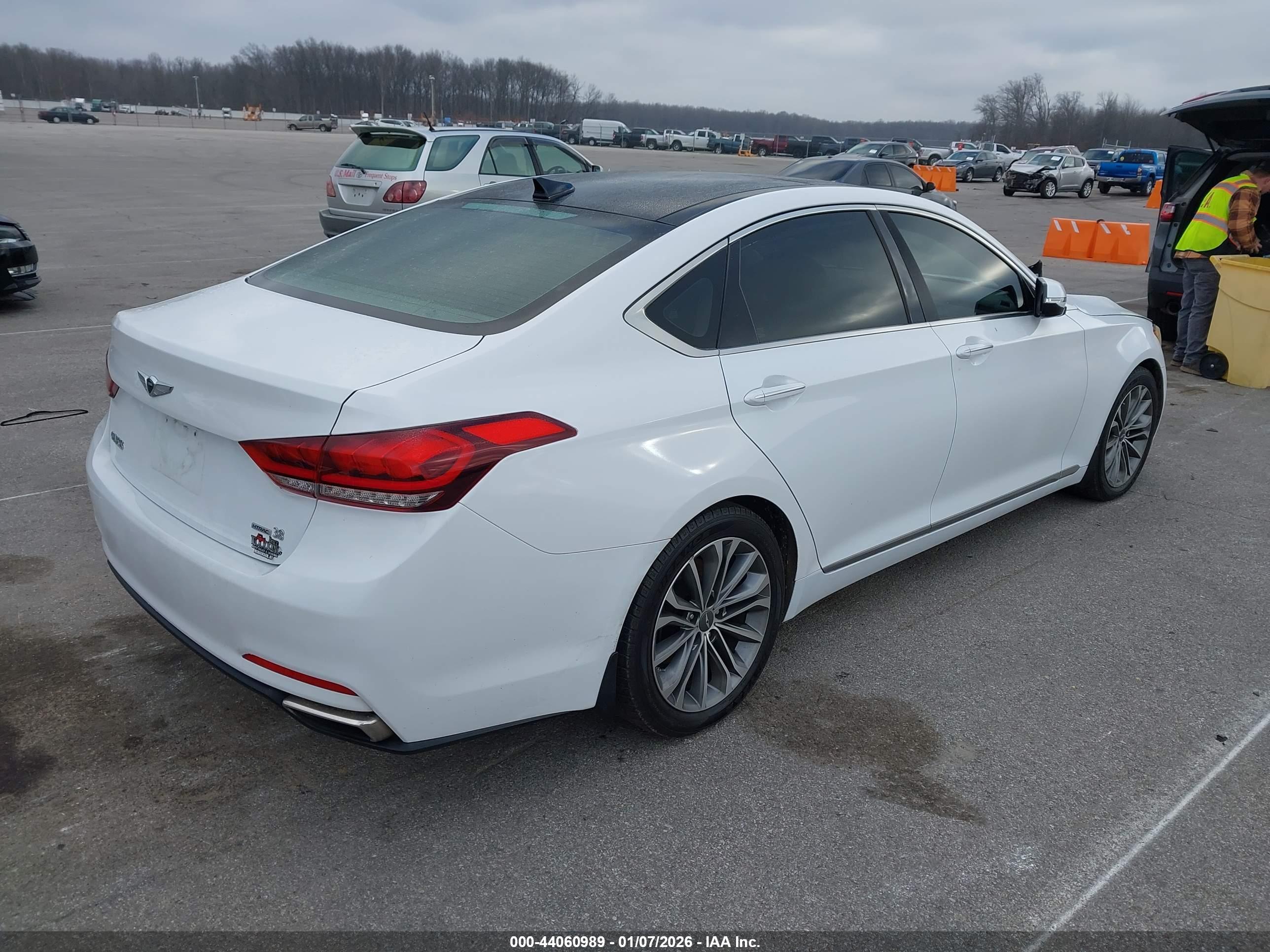 HYUNDAI GENESIS image 4