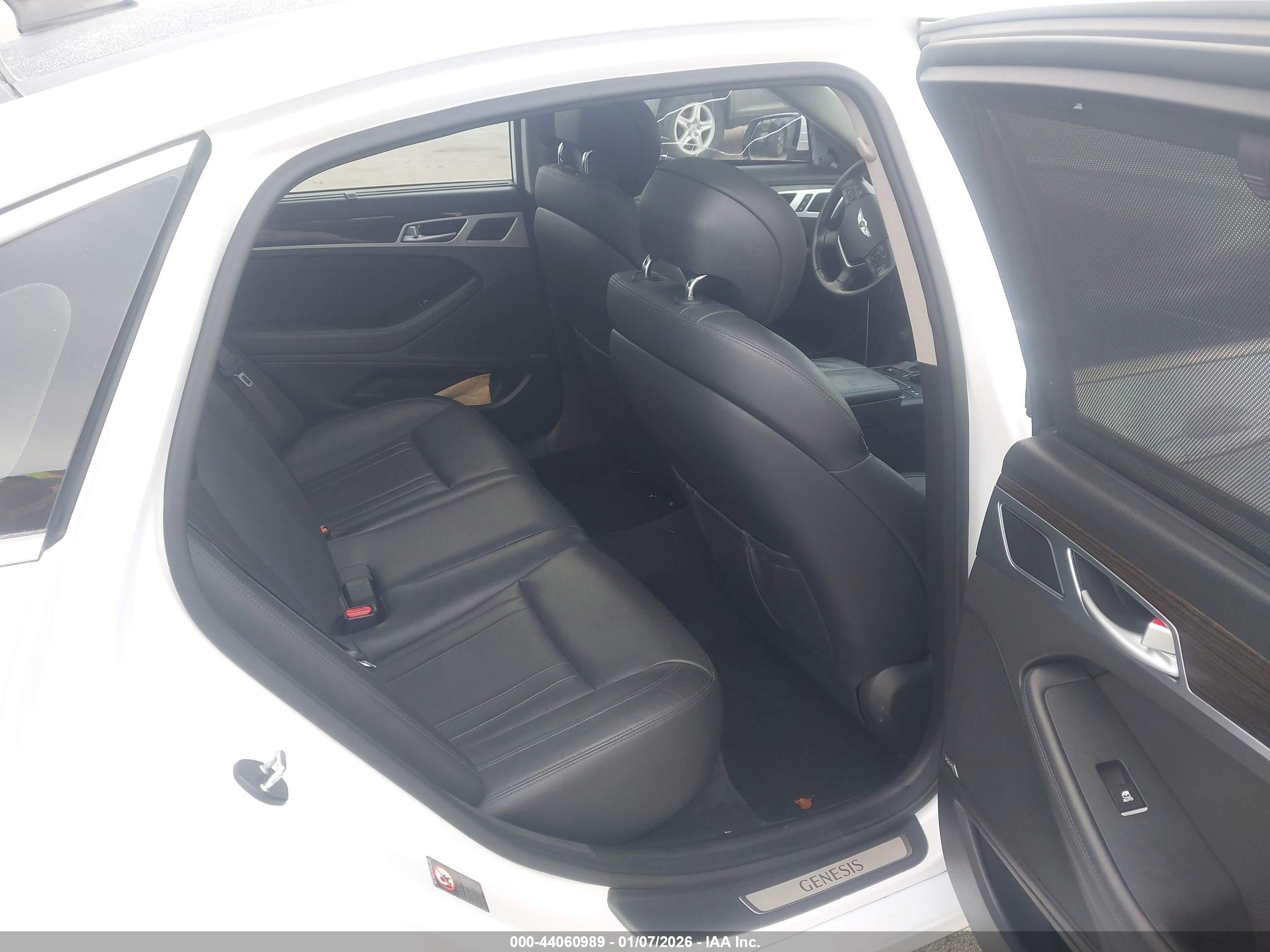 HYUNDAI GENESIS image 8