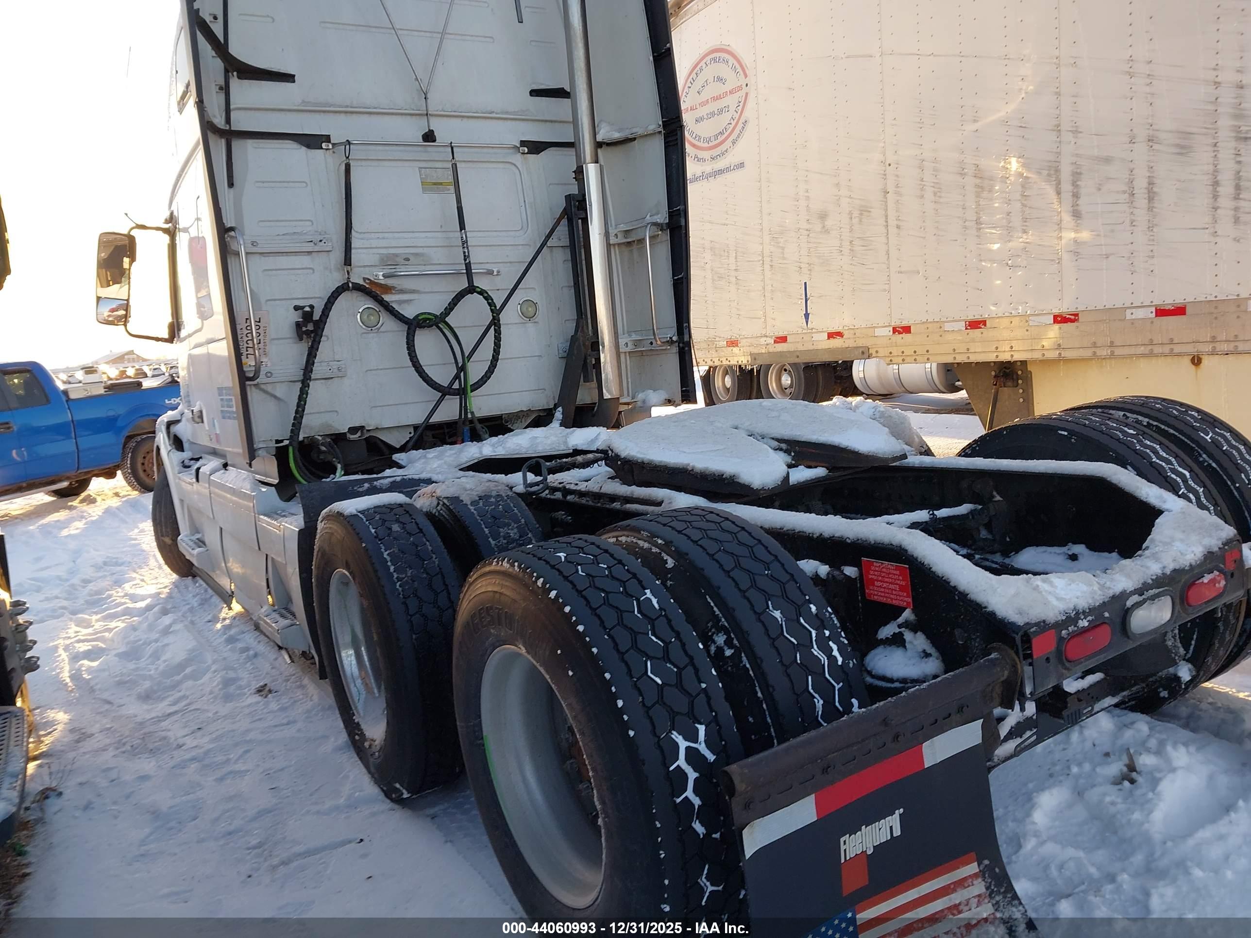 VOLVO VN image 3