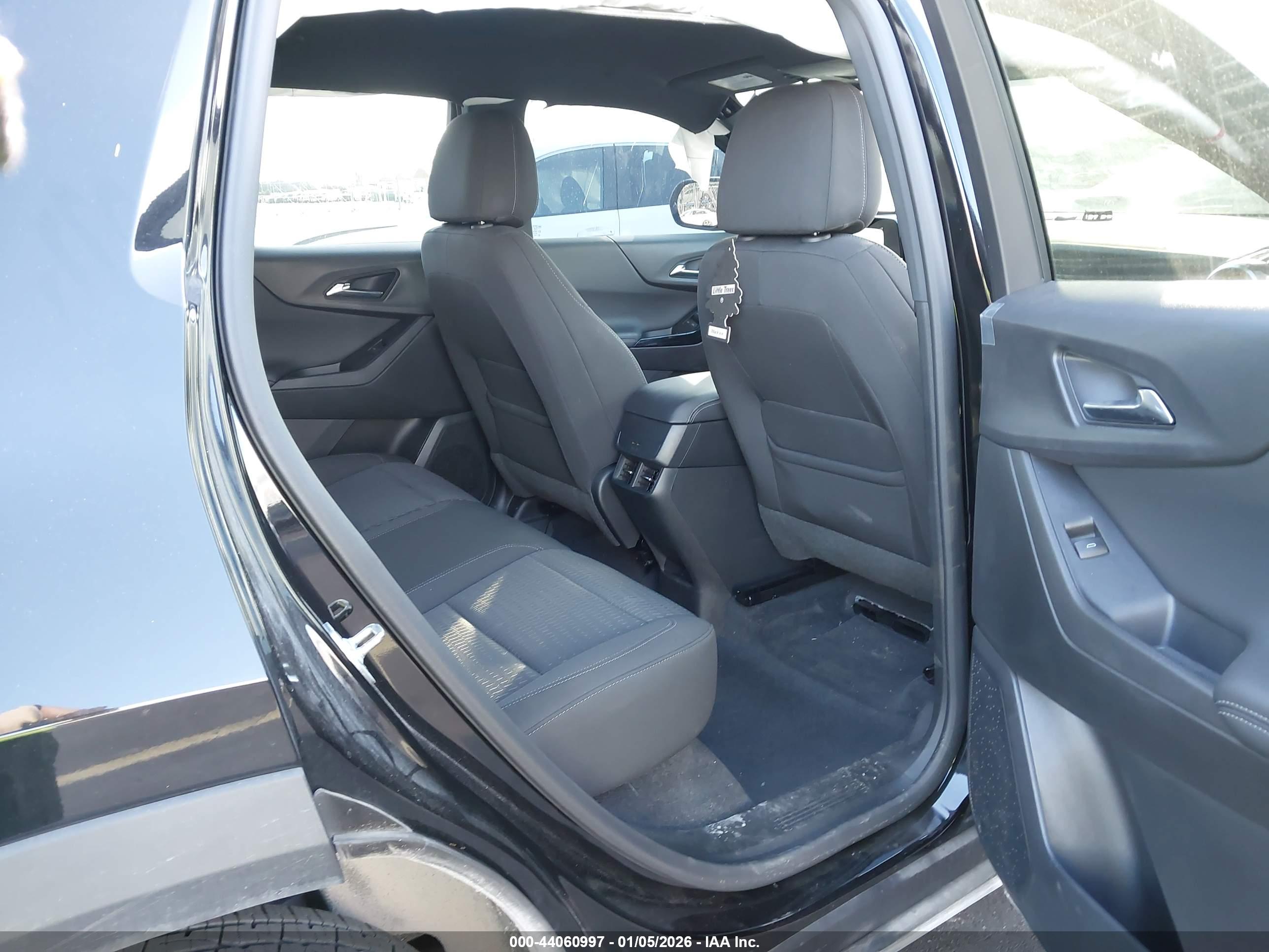 CHEVROLET EQUINOX image 8