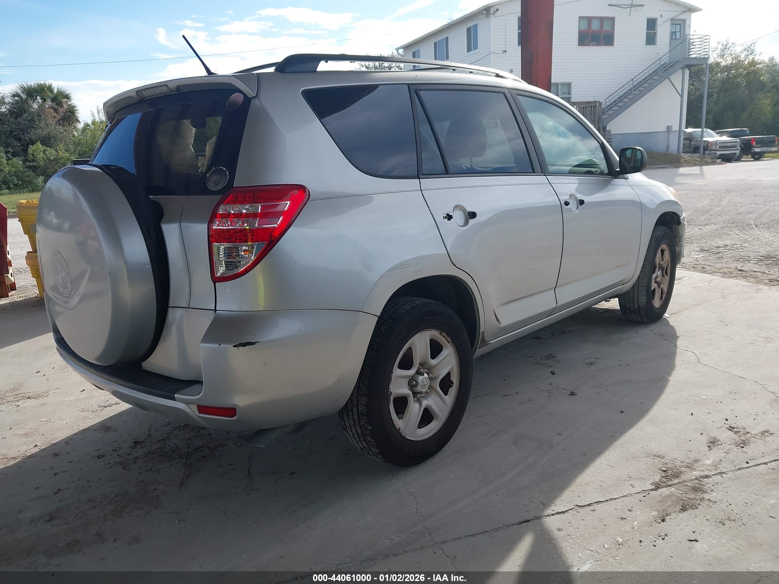 TOYOTA RAV4 image 4