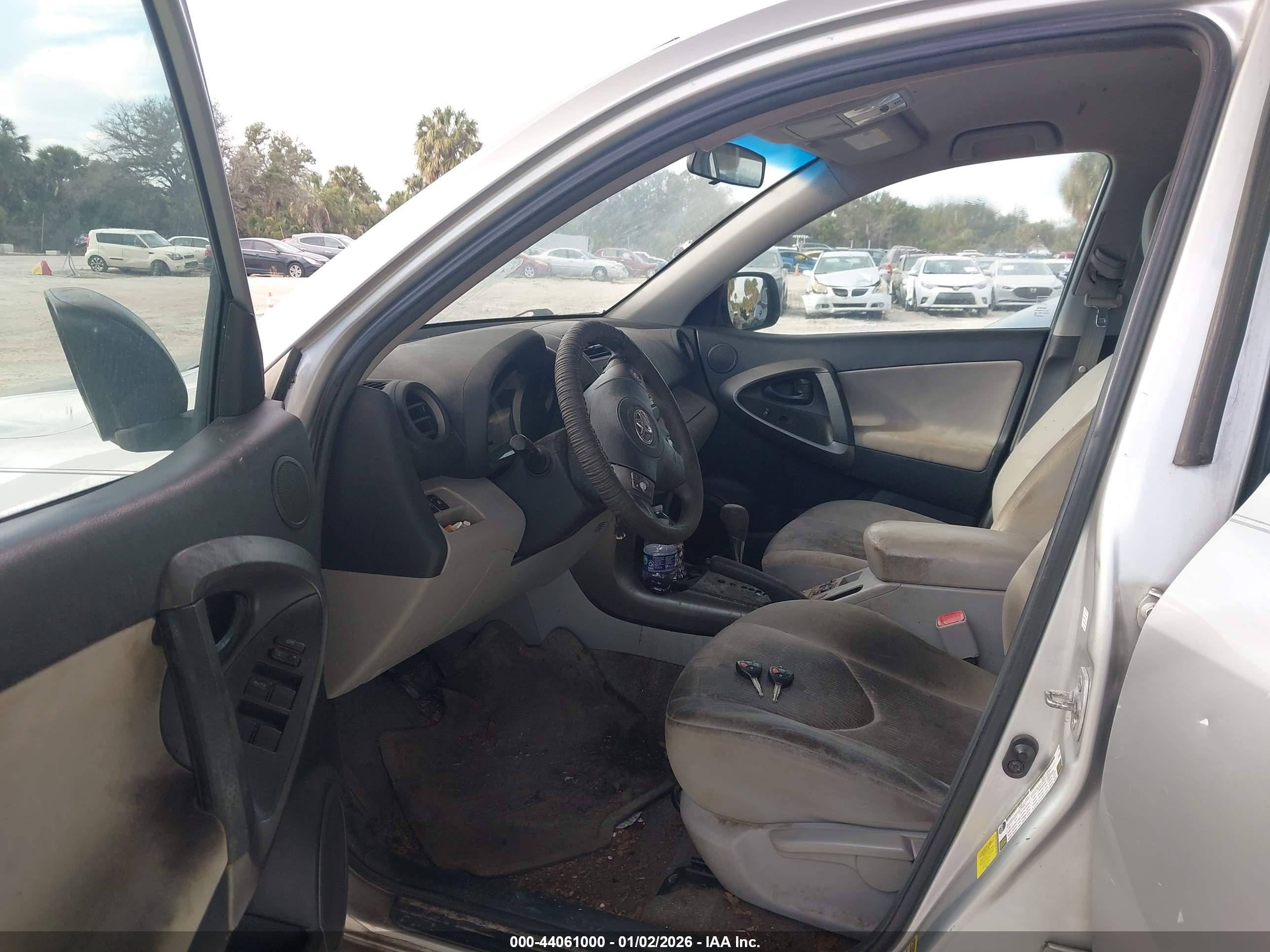 TOYOTA RAV4 image 5