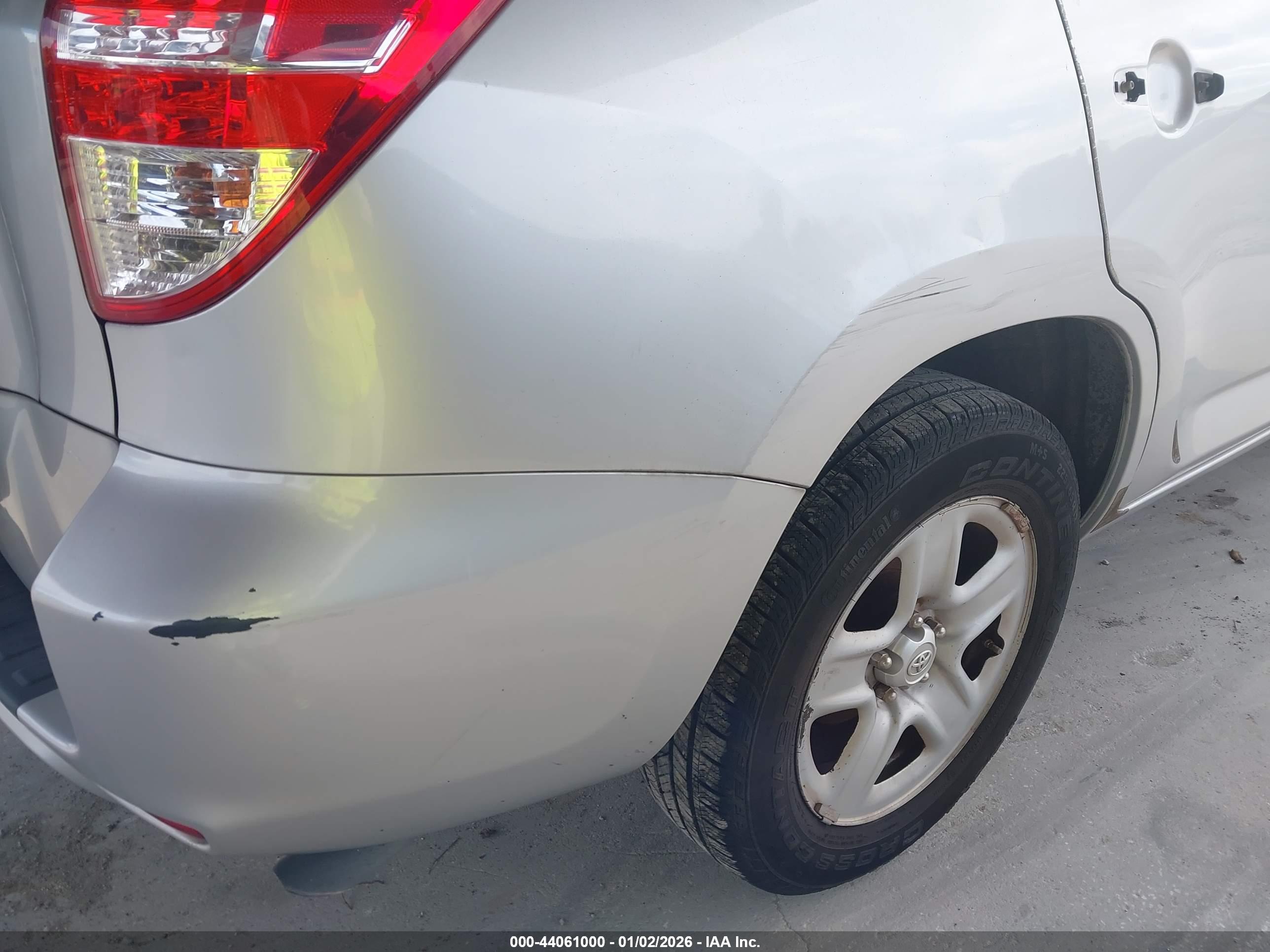 TOYOTA RAV4 image 6