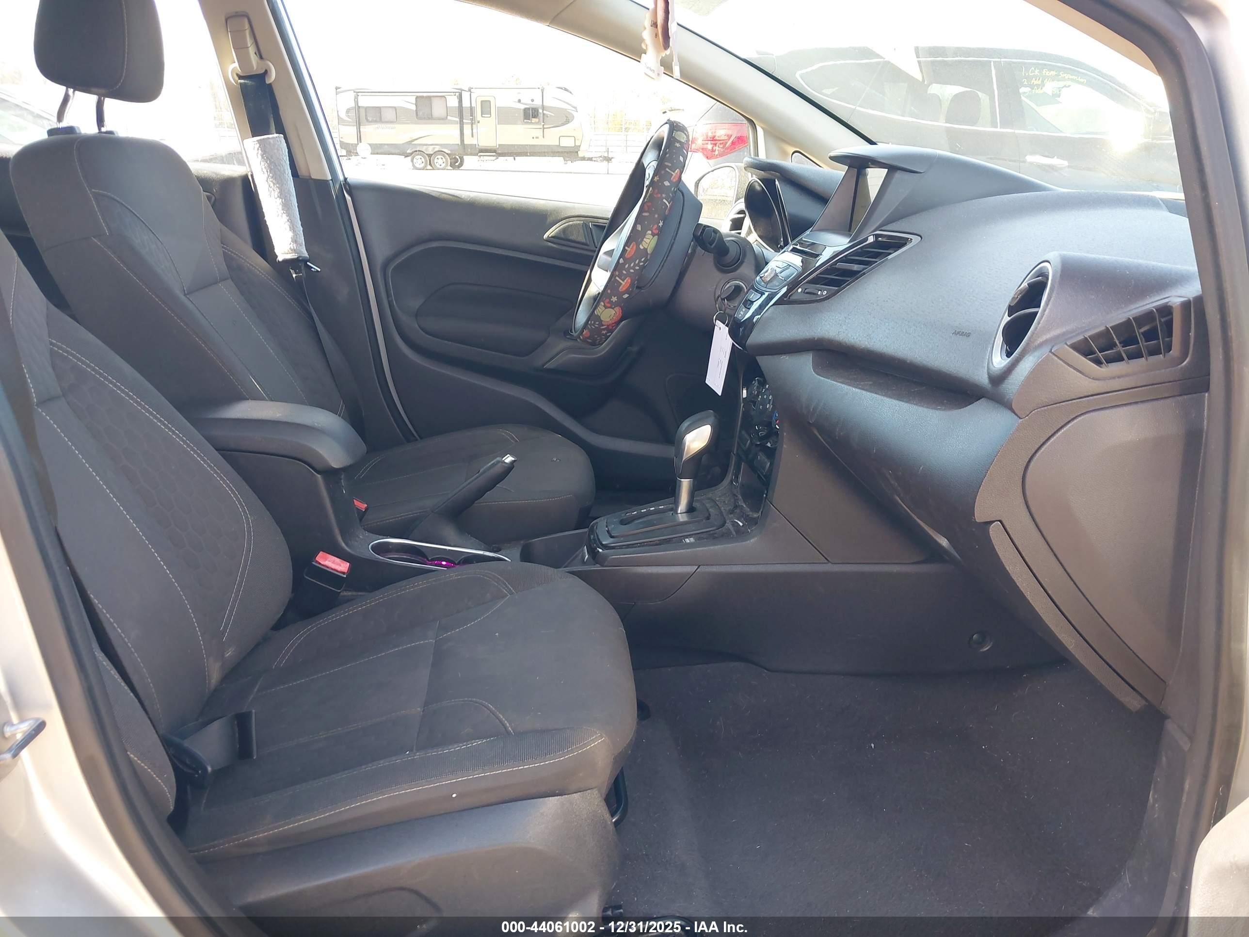 FORD FIESTA image 5