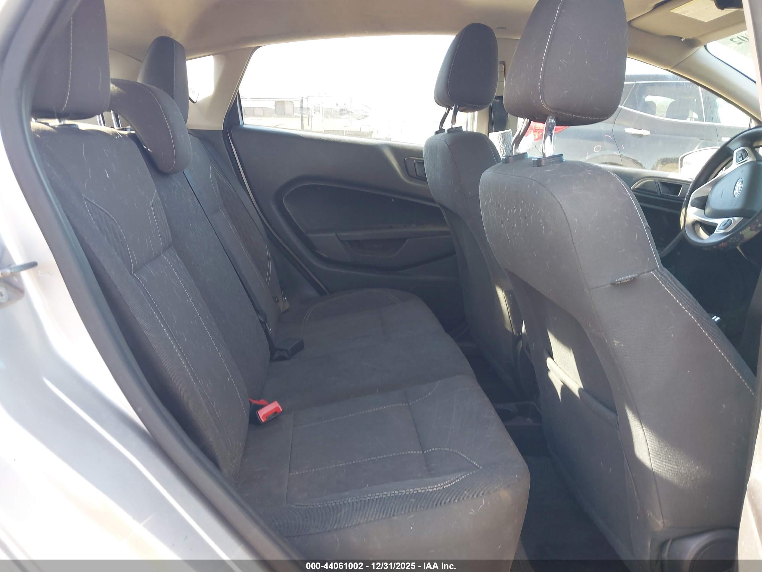 FORD FIESTA image 8